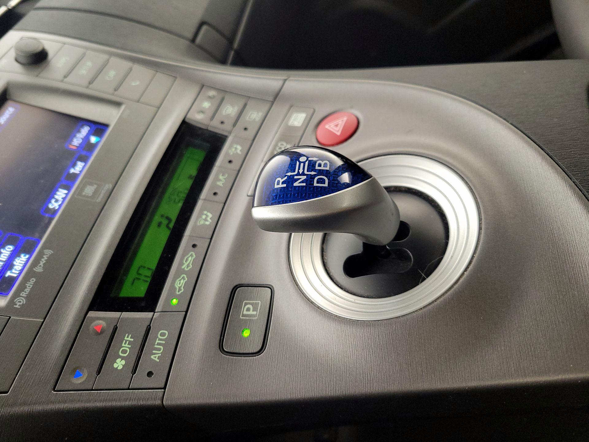 Thumbnail: 2015 Toyota Prius - 17