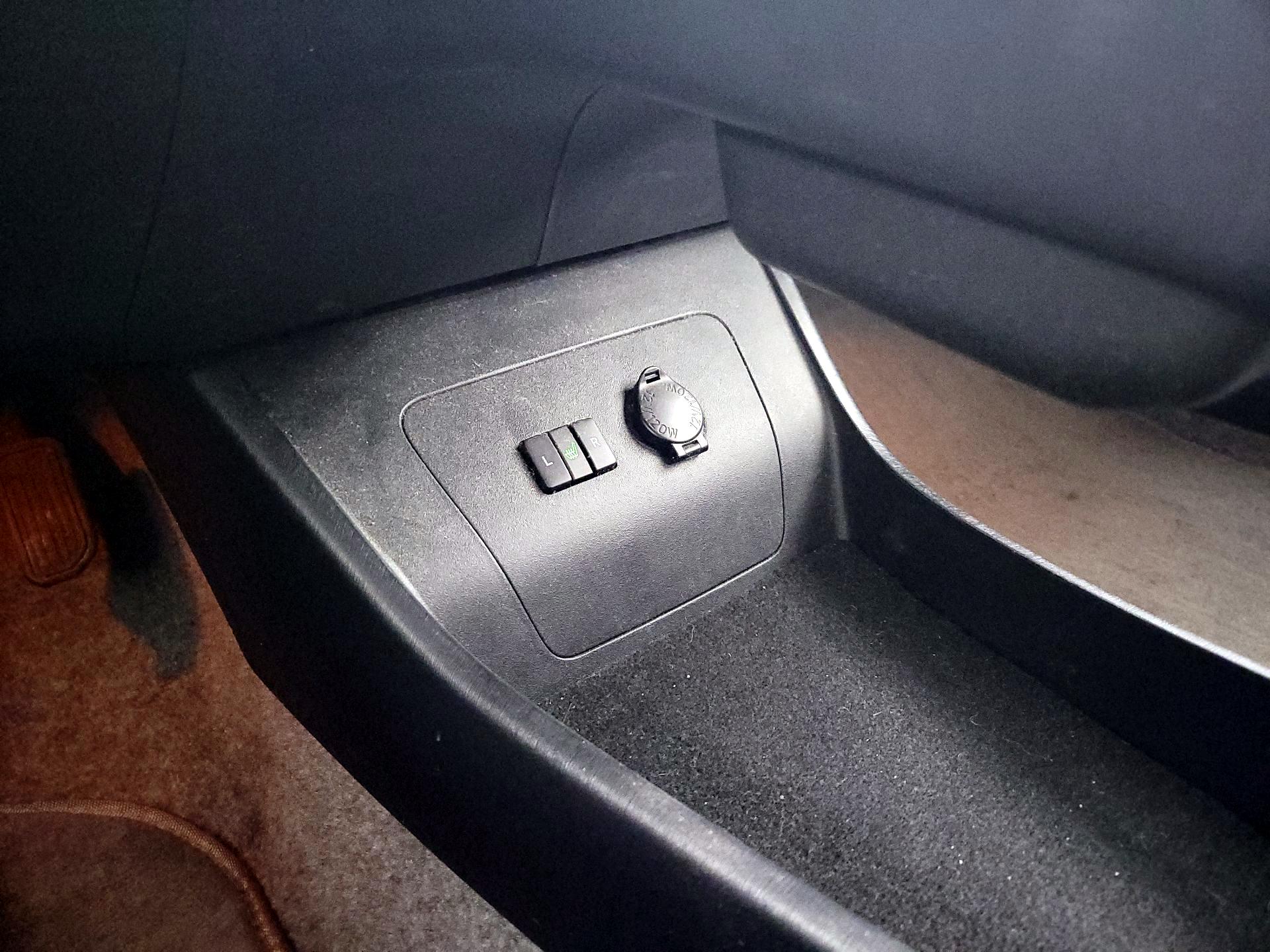 Thumbnail: 2015 Toyota Prius - 18