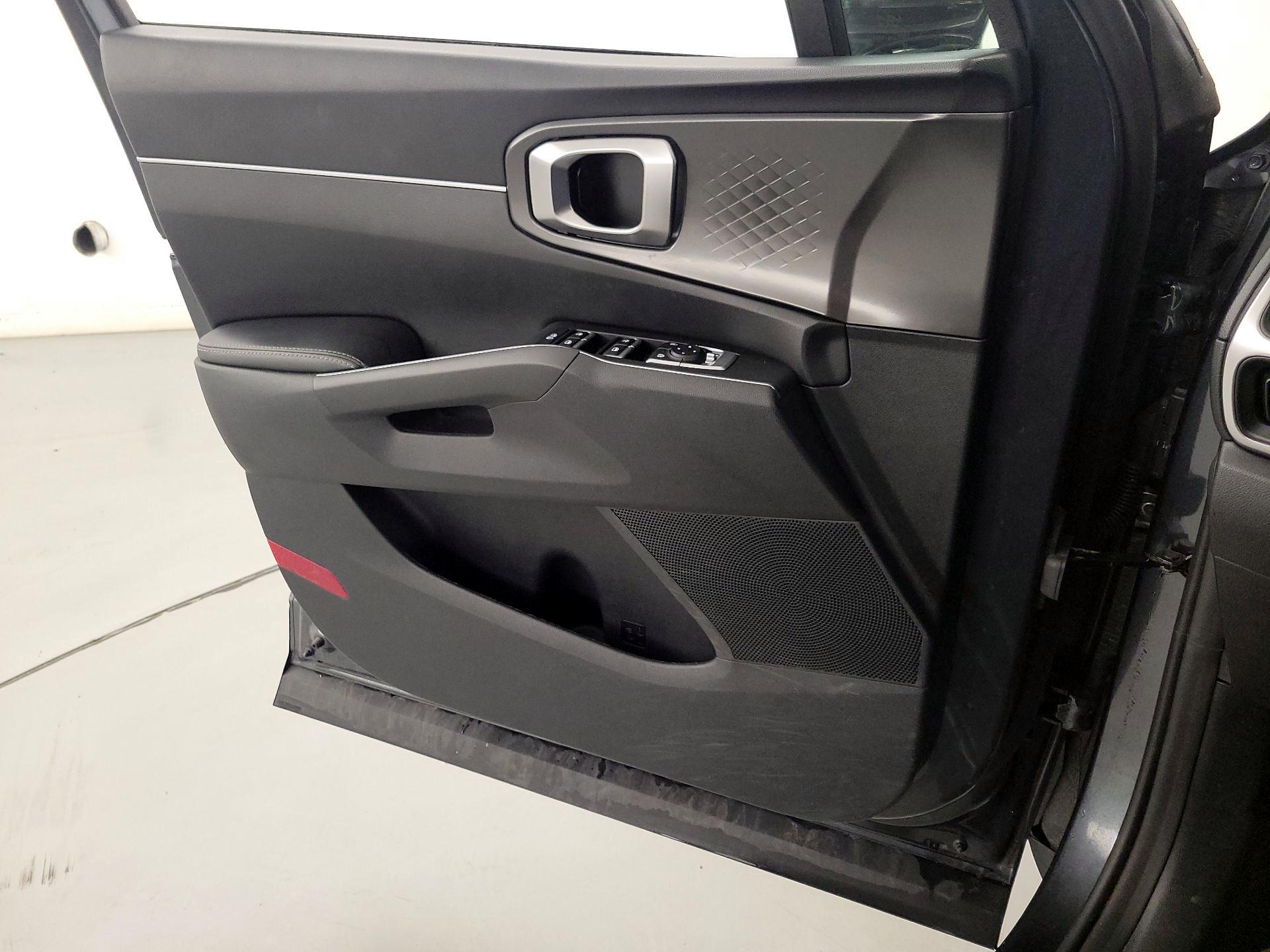 Thumbnail: 2023 Kia Sorento - 12