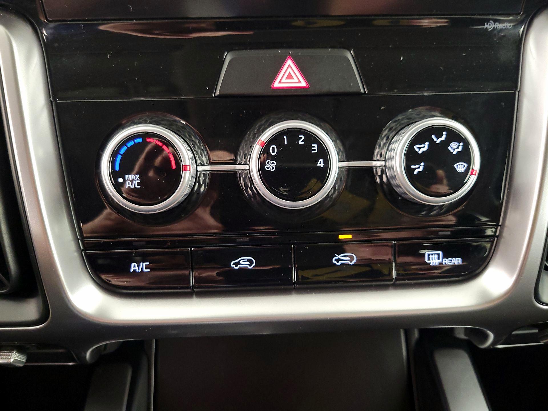 Thumbnail: 2023 Kia Sorento - 15