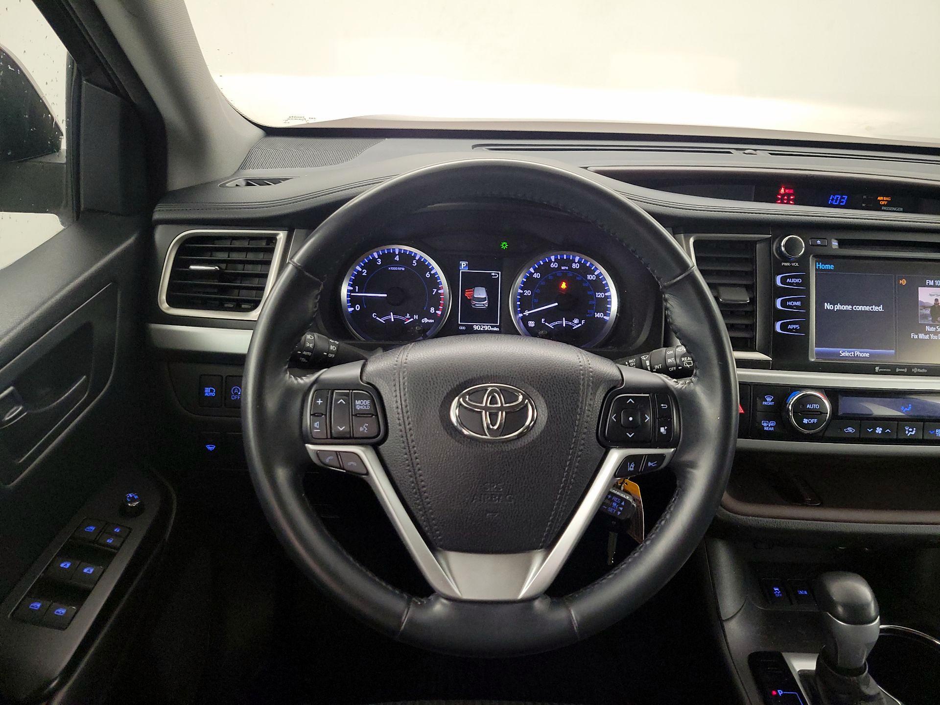 Thumbnail: 2017 Toyota Highlander - 10