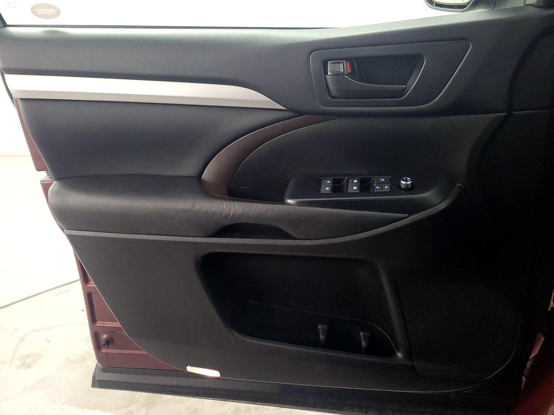 Thumbnail: 2017 Toyota Highlander - 12