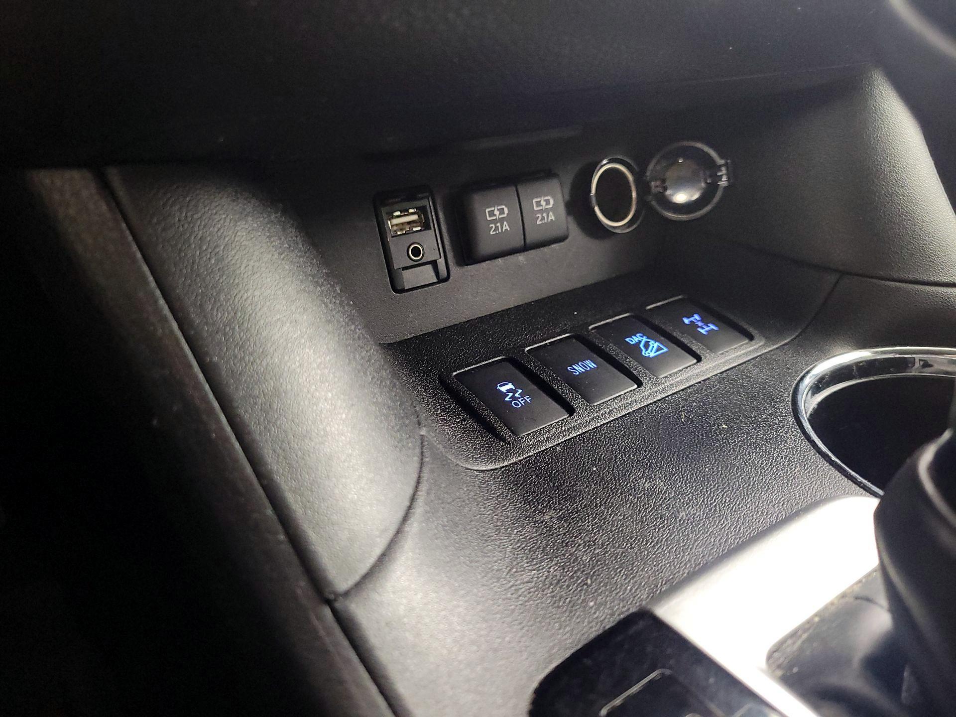 Thumbnail: 2017 Toyota Highlander - 18