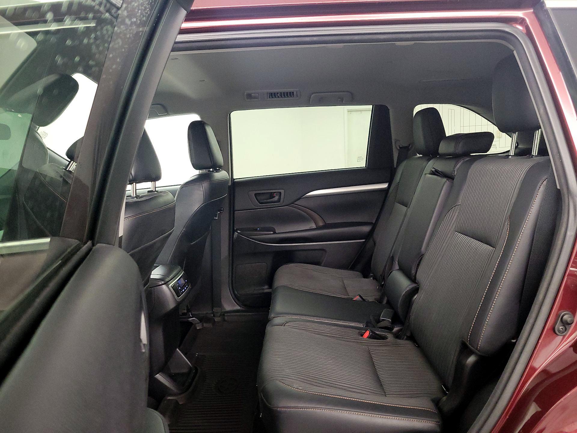 Thumbnail: 2017 Toyota Highlander - 19