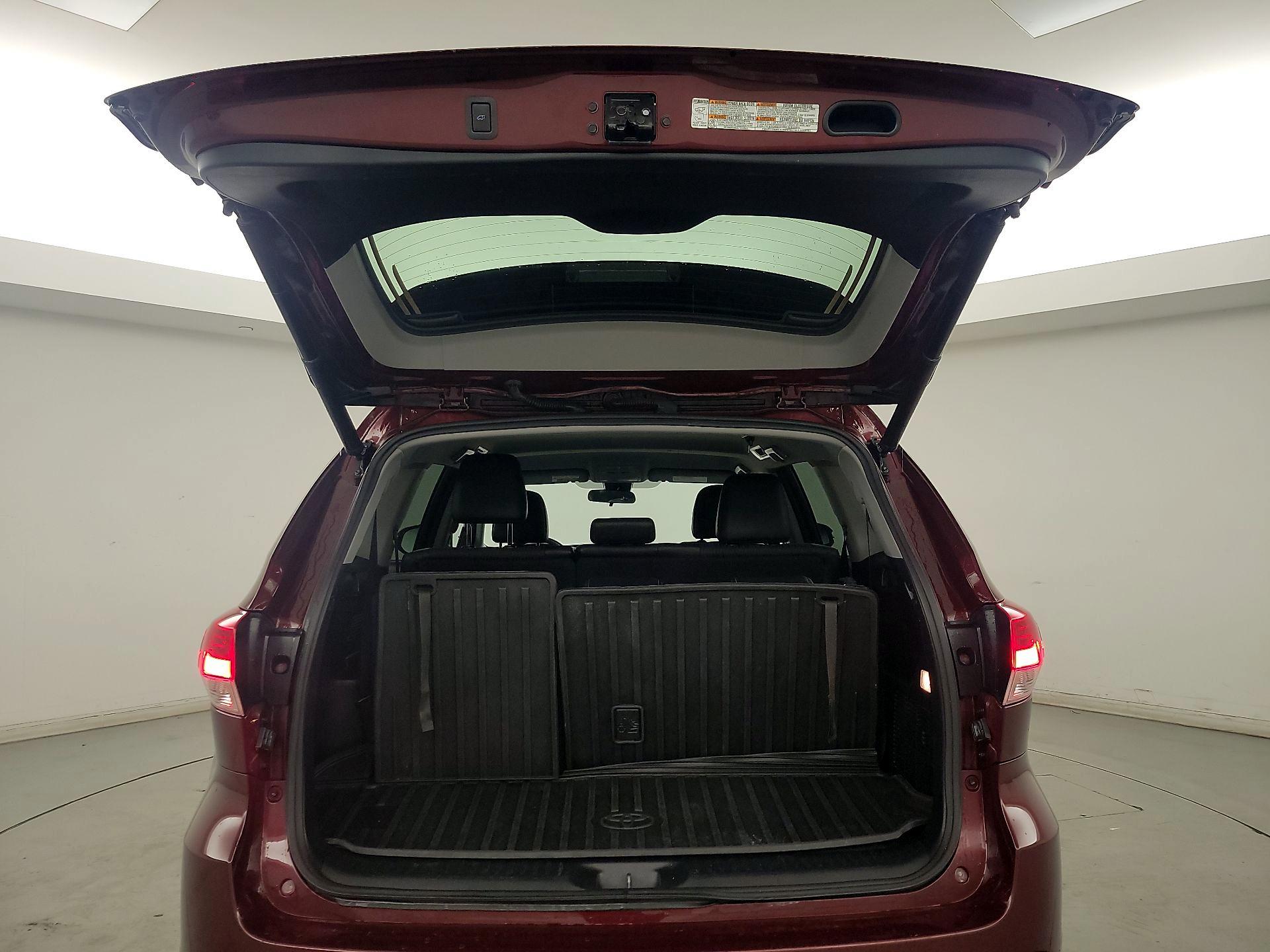 Thumbnail: 2017 Toyota Highlander - 20