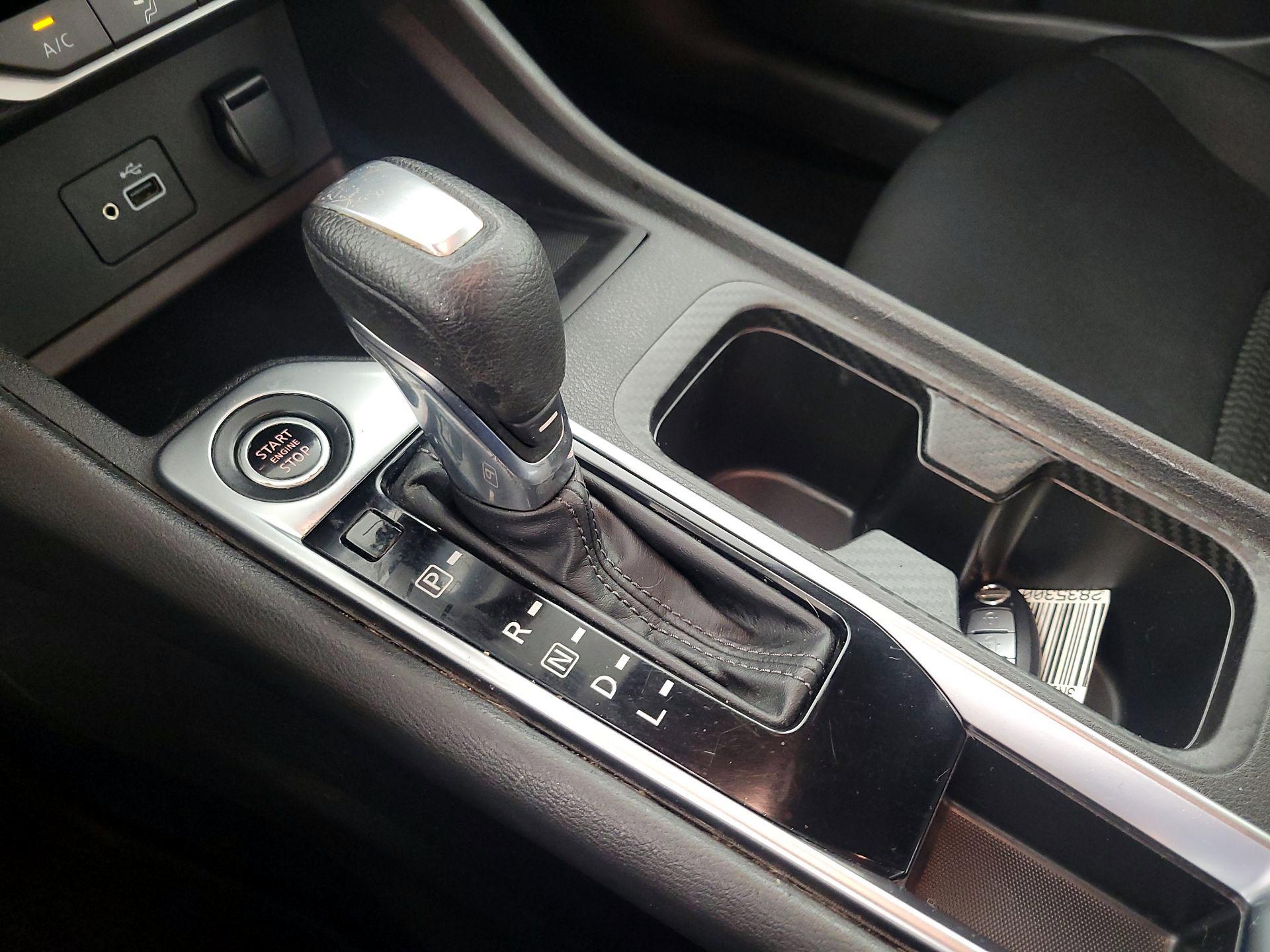 Thumbnail: 2020 Nissan Sentra - 17