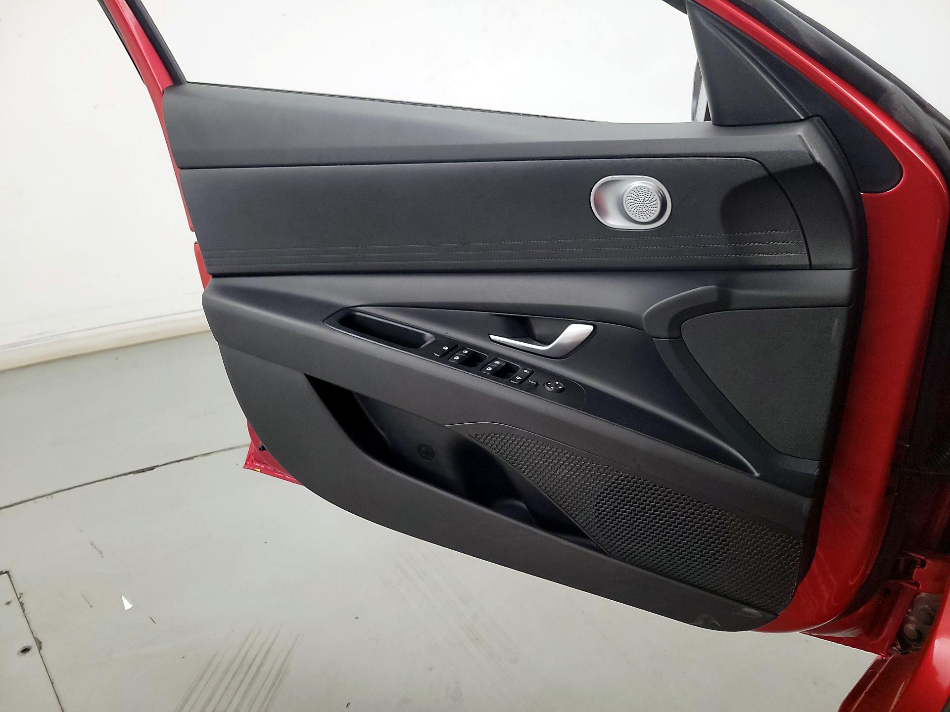 Thumbnail: 2022 Hyundai Elantra - 12