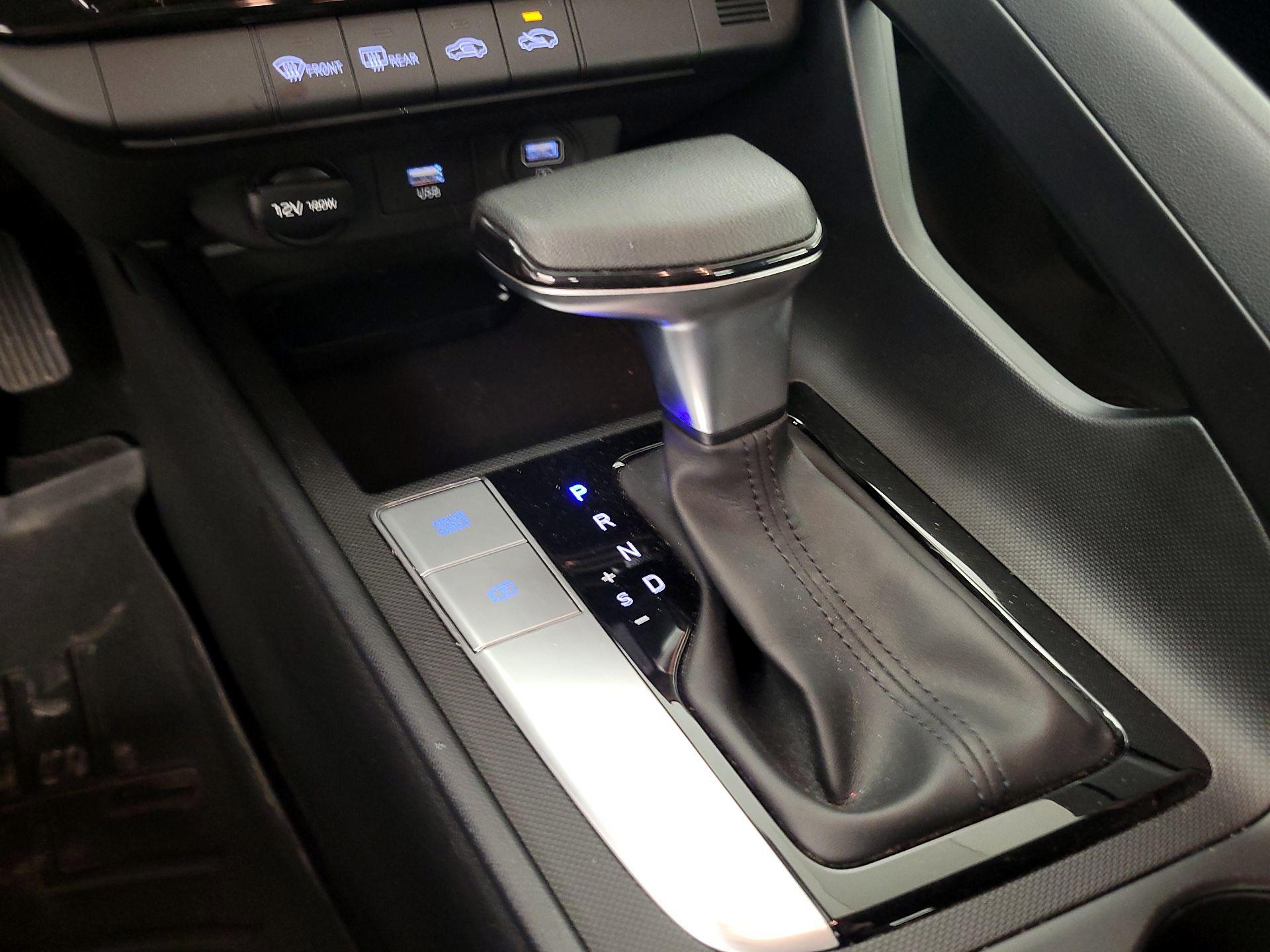 Thumbnail: 2022 Hyundai Elantra - 17