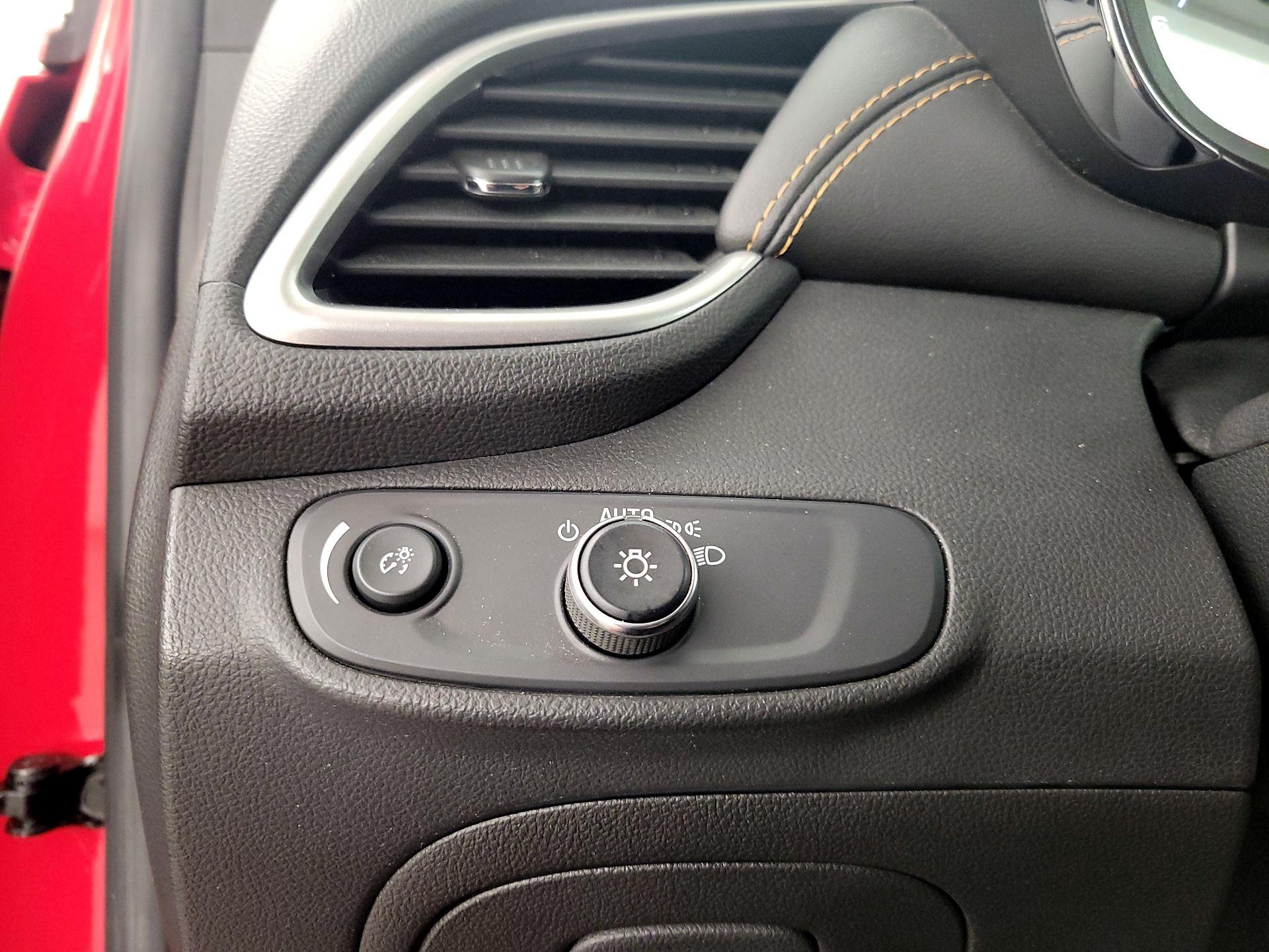 Thumbnail: 2020 Chevrolet Trax - 13