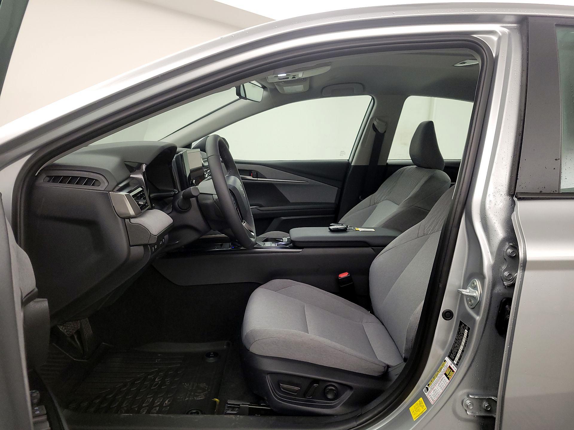 Thumbnail: 2025 Toyota Camry - 11