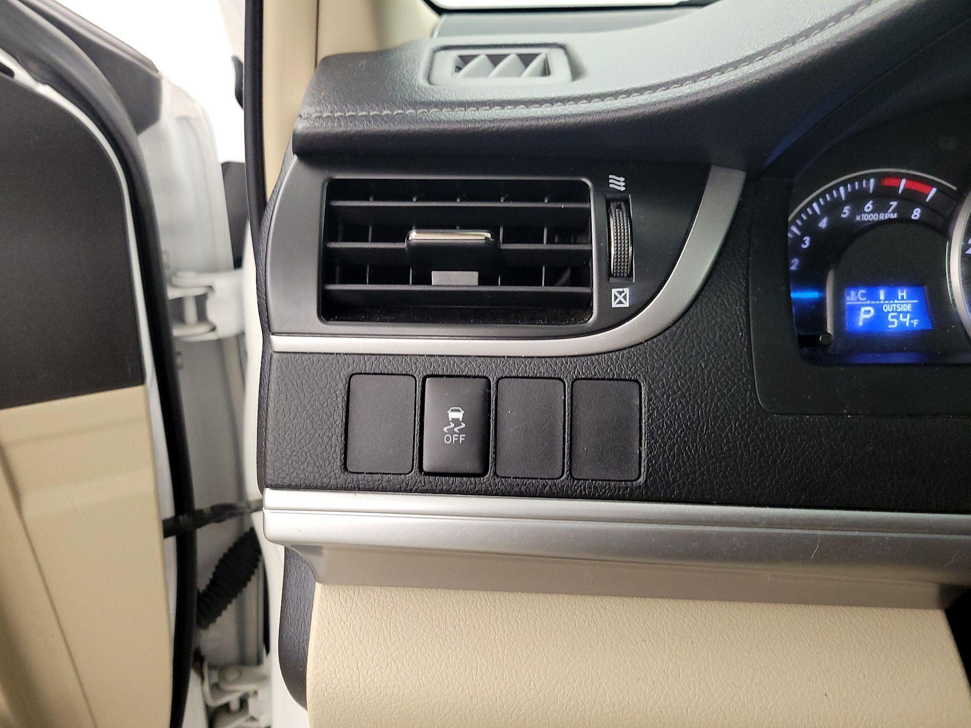 Thumbnail: 2014 Toyota Camry - 13