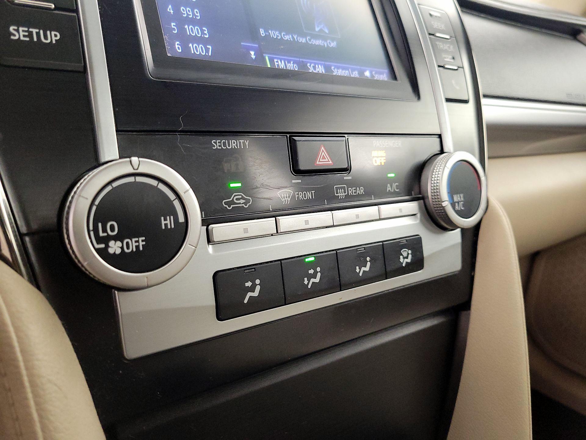 Thumbnail: 2014 Toyota Camry - 16