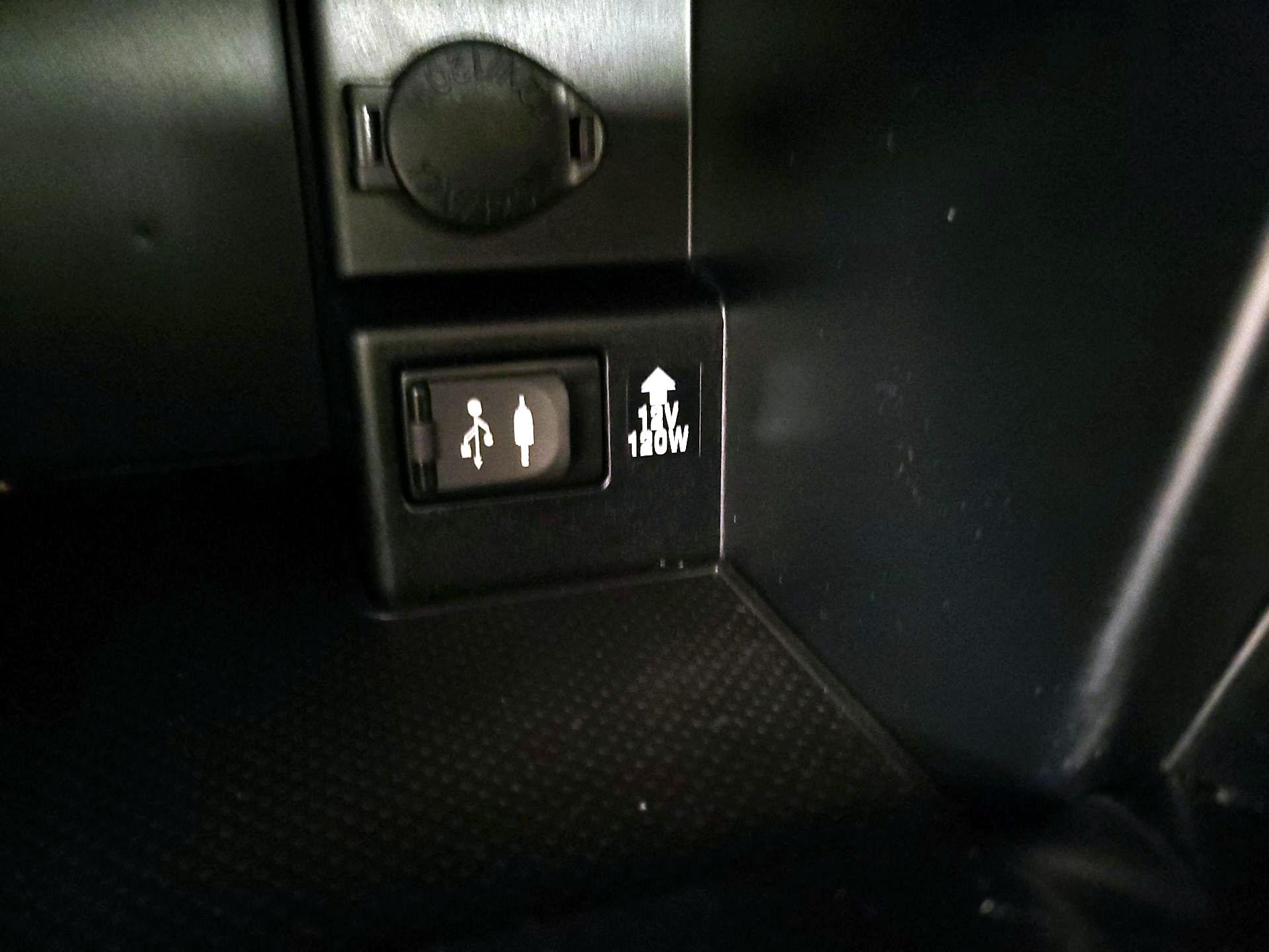 Thumbnail: 2014 Toyota Camry - 18