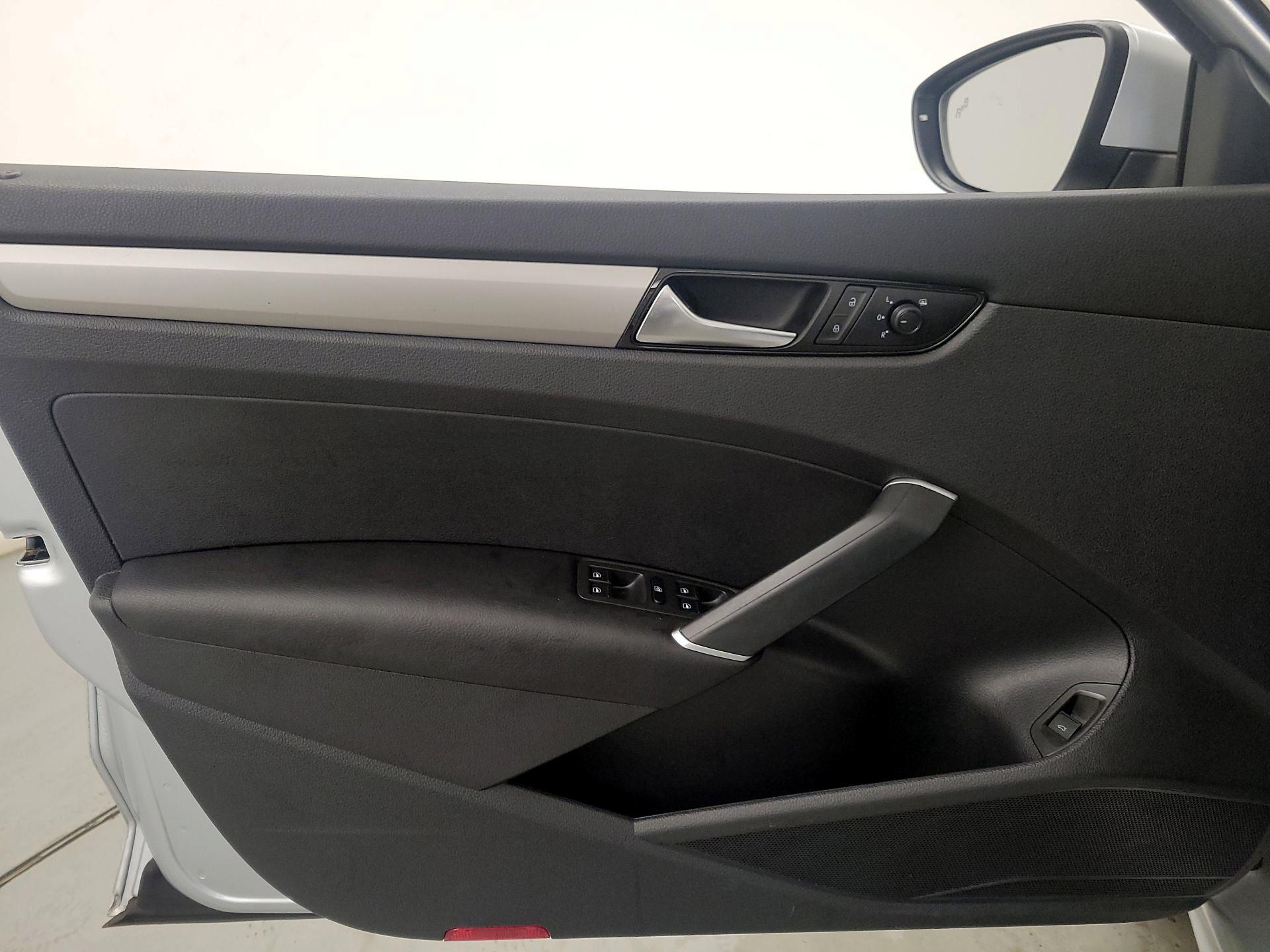 Thumbnail: 2021 Volkswagen Passat - 12