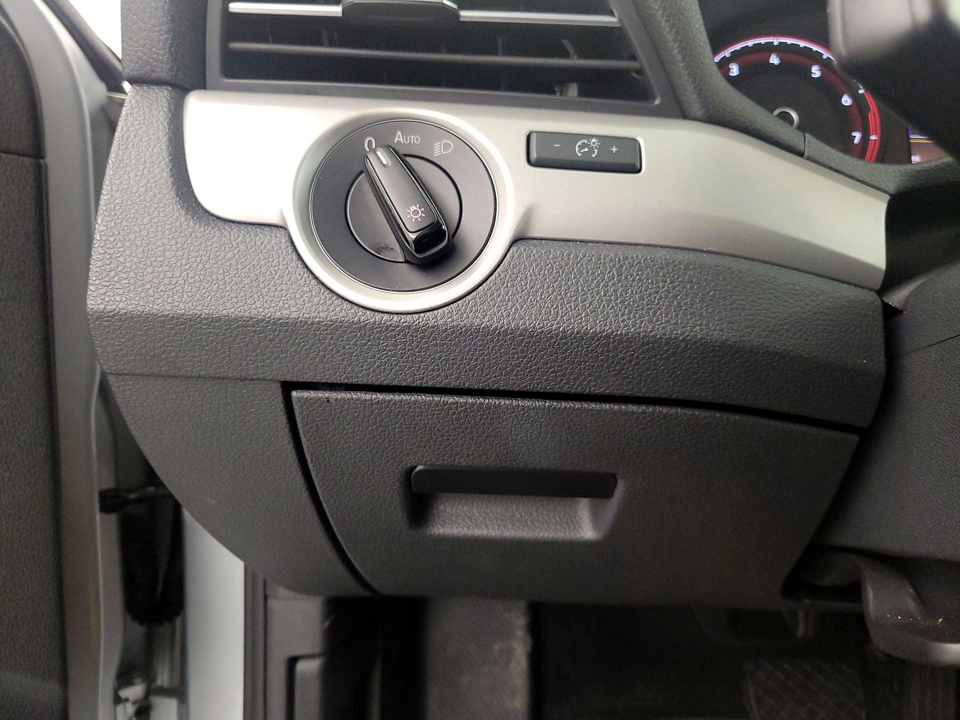 Thumbnail: 2021 Volkswagen Passat - 13