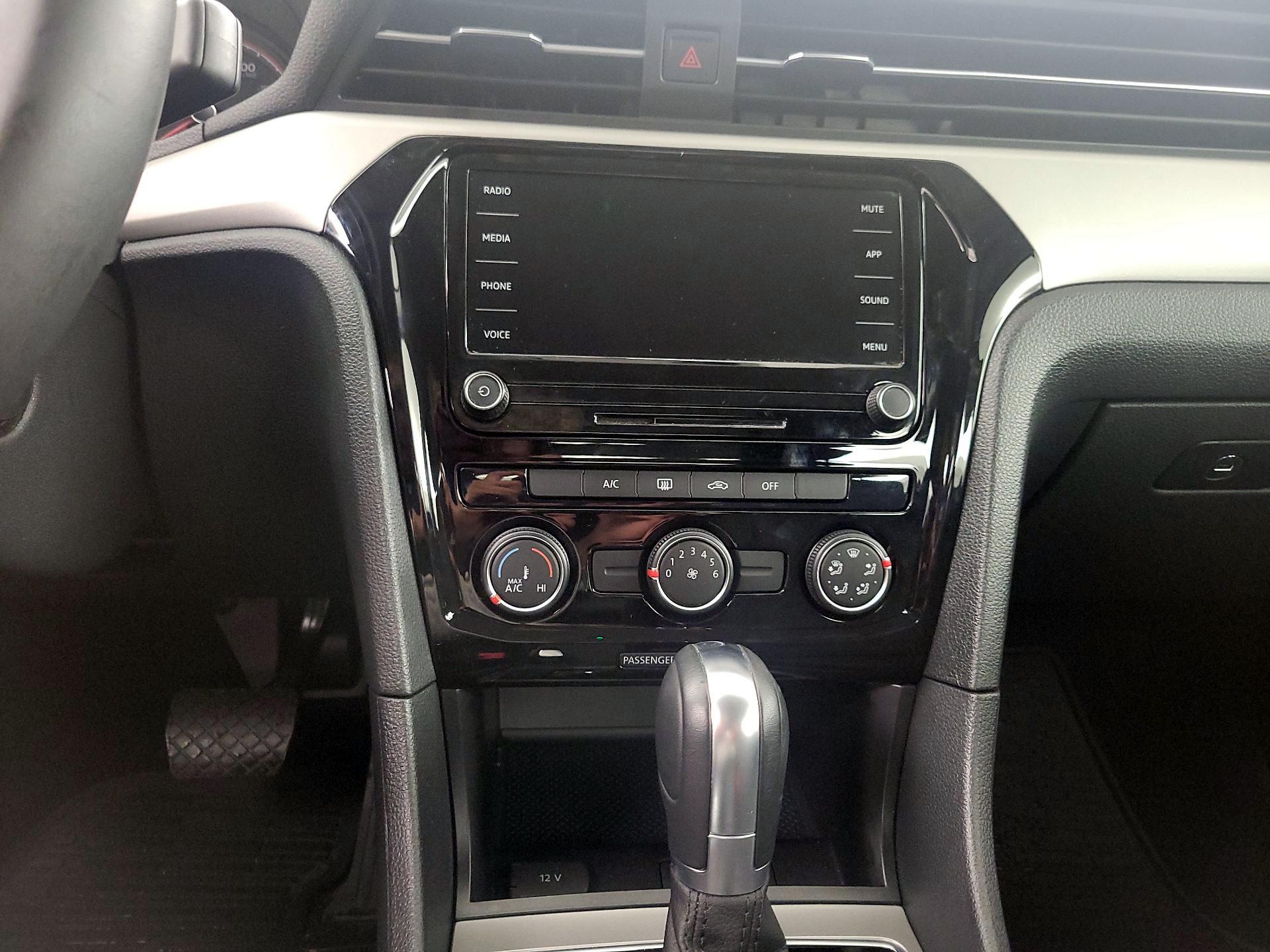 Thumbnail: 2021 Volkswagen Passat - 16