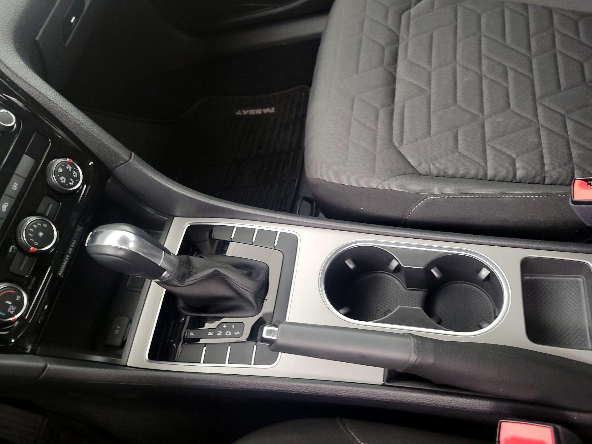 Thumbnail: 2021 Volkswagen Passat - 17