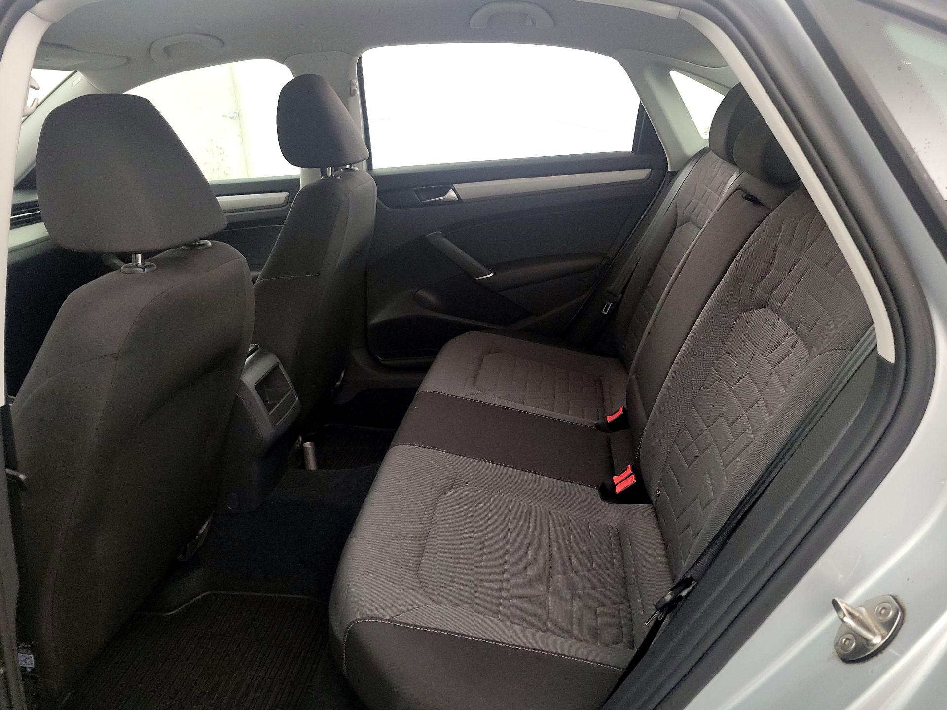 Thumbnail: 2021 Volkswagen Passat - 20