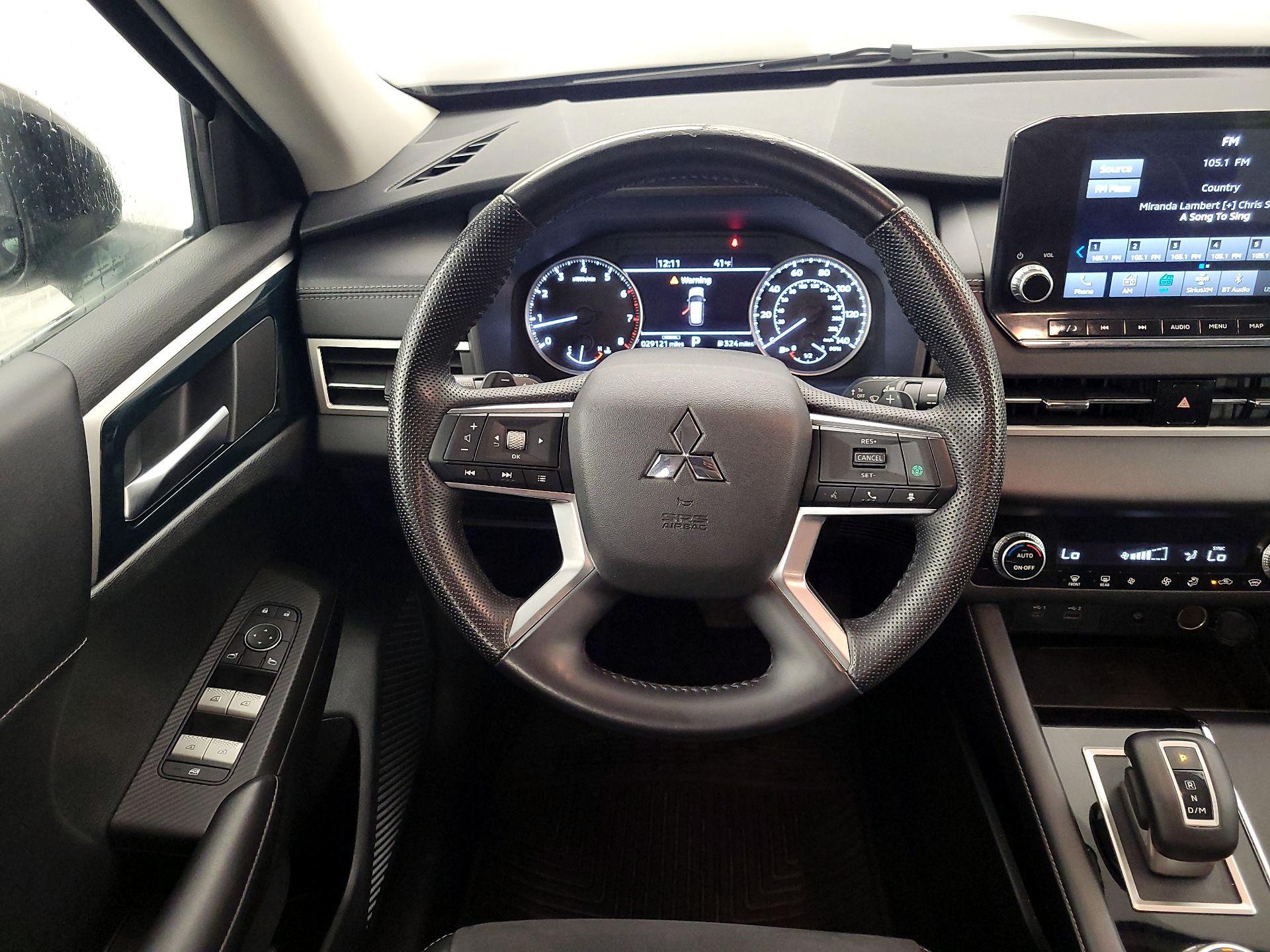 Thumbnail: 2022 Mitsubishi Outlander - 10