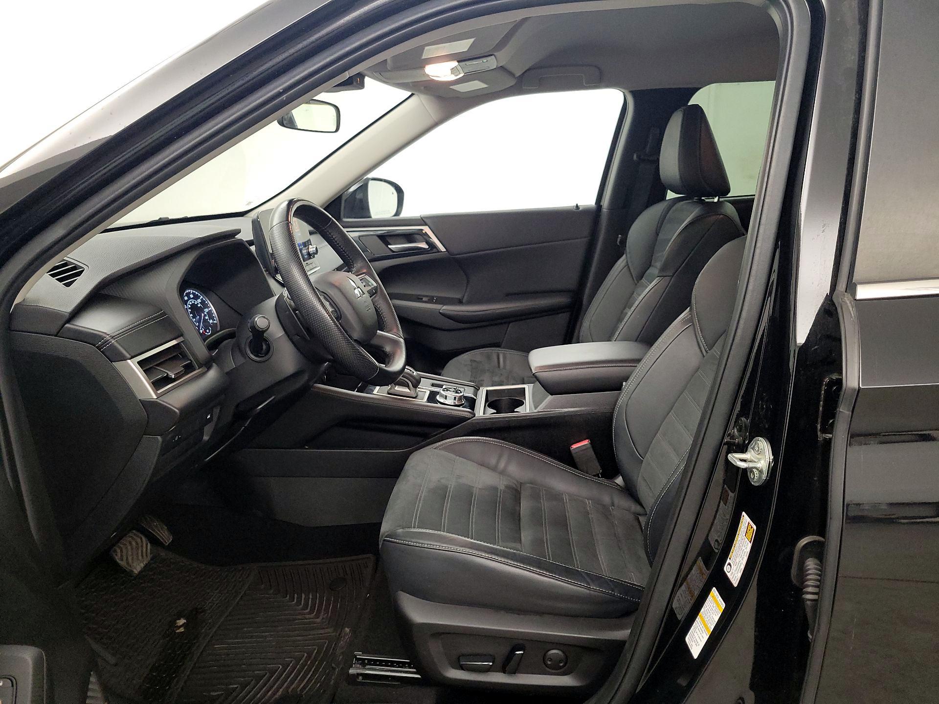 Thumbnail: 2022 Mitsubishi Outlander - 11