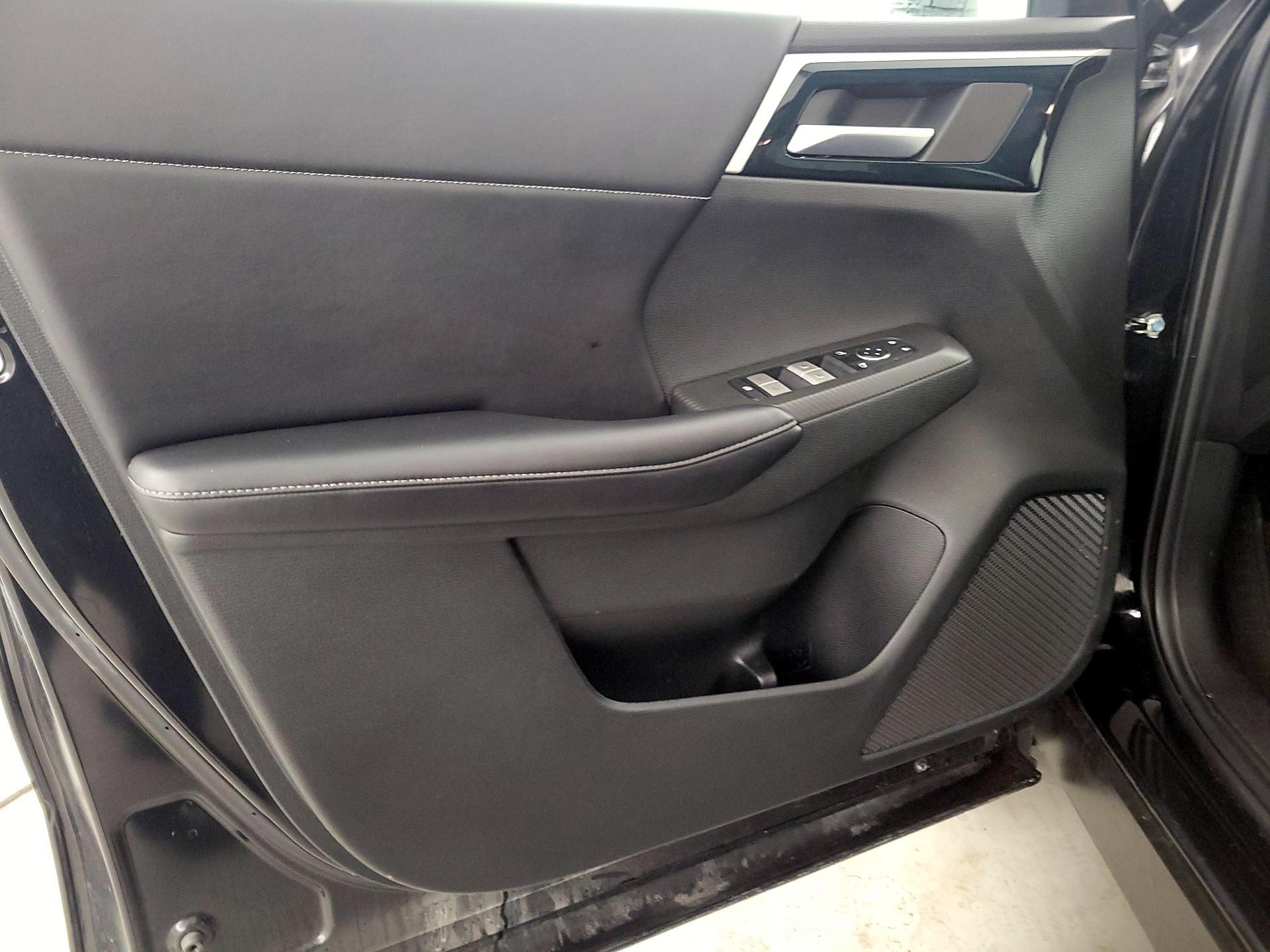 Thumbnail: 2022 Mitsubishi Outlander - 12