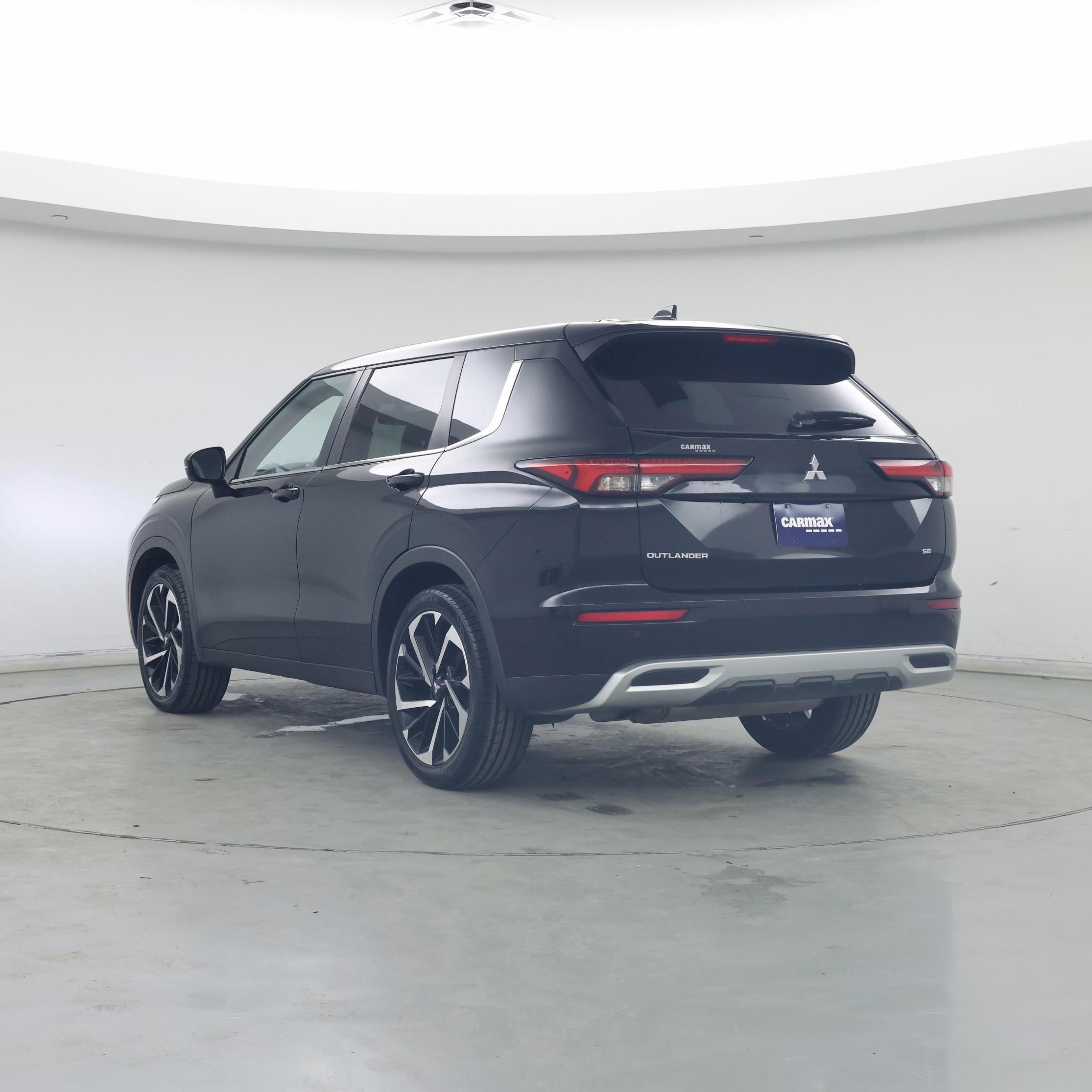 Thumbnail: 2022 Mitsubishi Outlander - 2