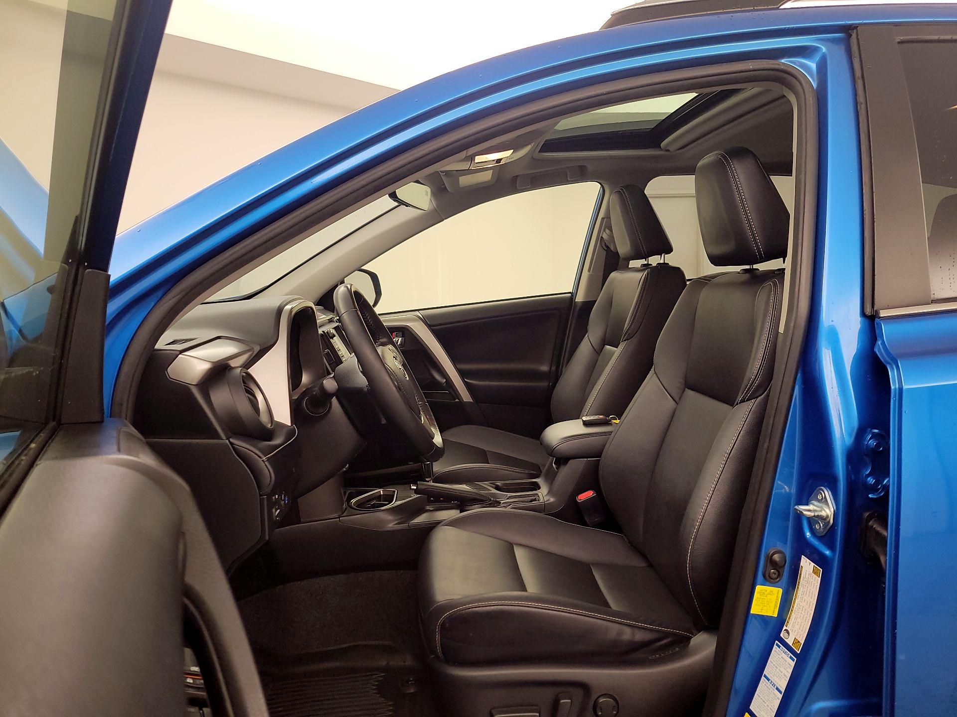 Thumbnail: 2018 Toyota RAV4 - 11