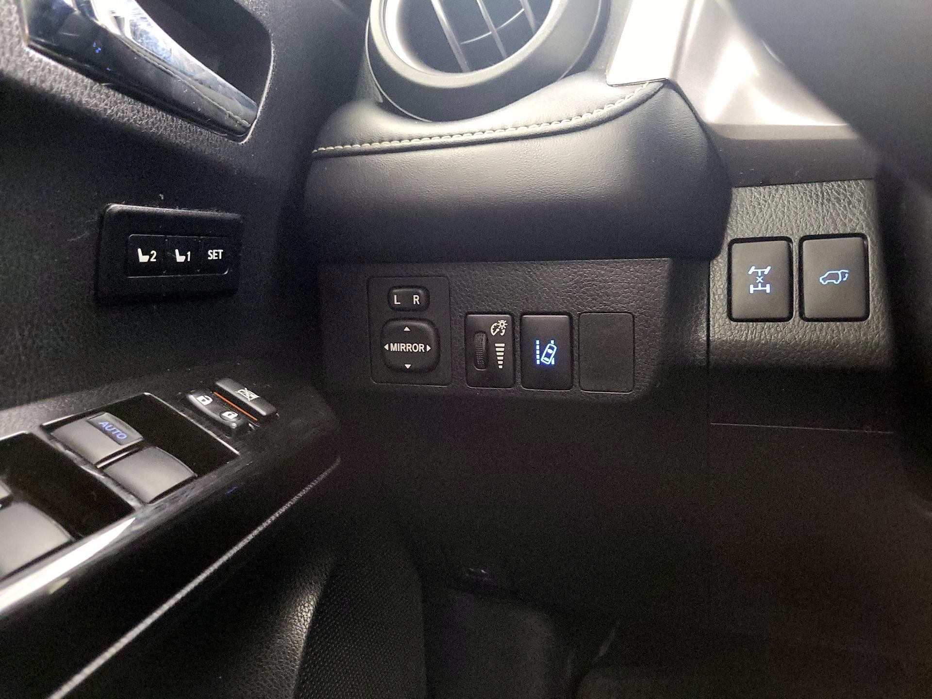 Thumbnail: 2018 Toyota RAV4 - 13