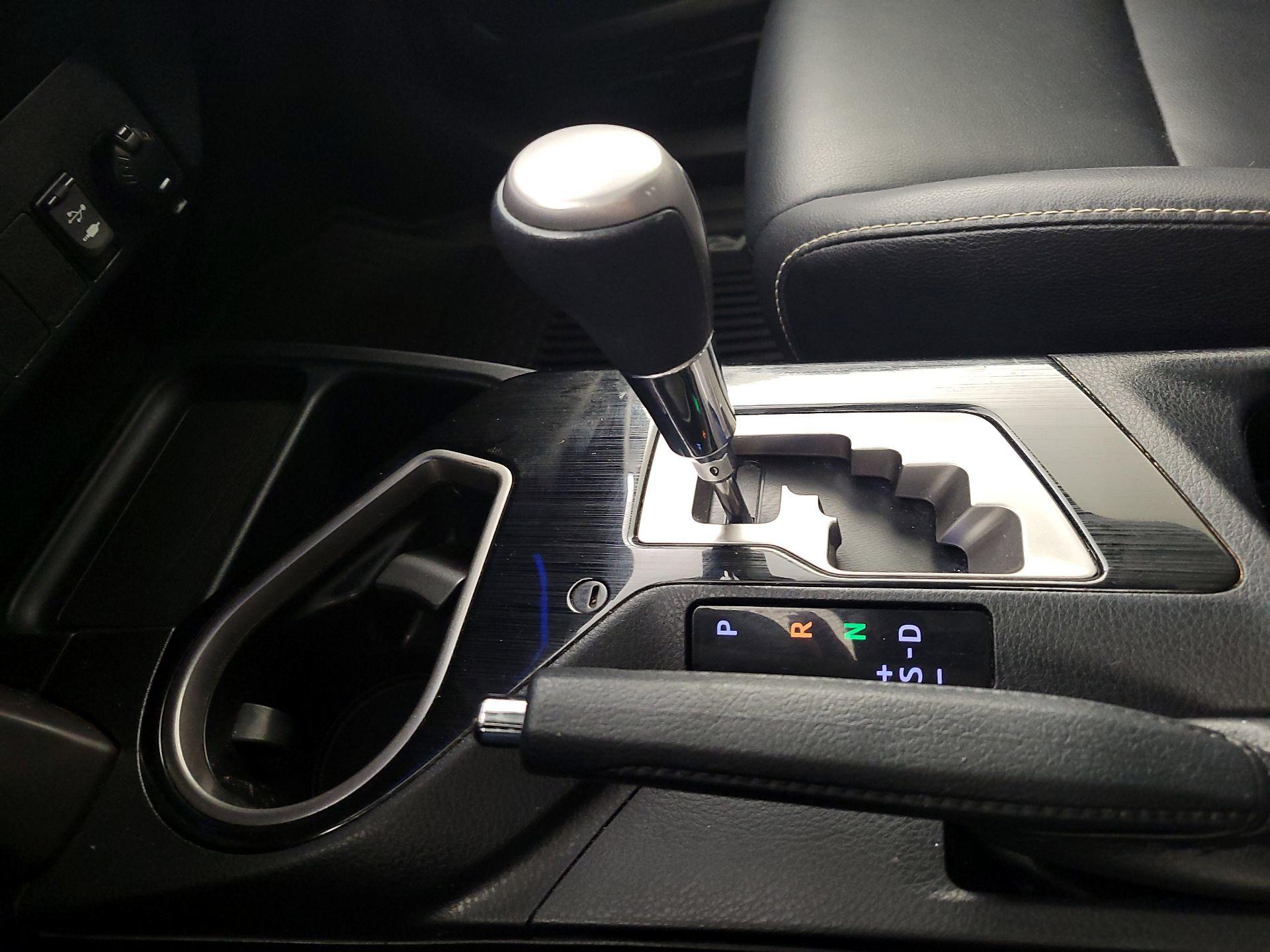 Thumbnail: 2018 Toyota RAV4 - 17