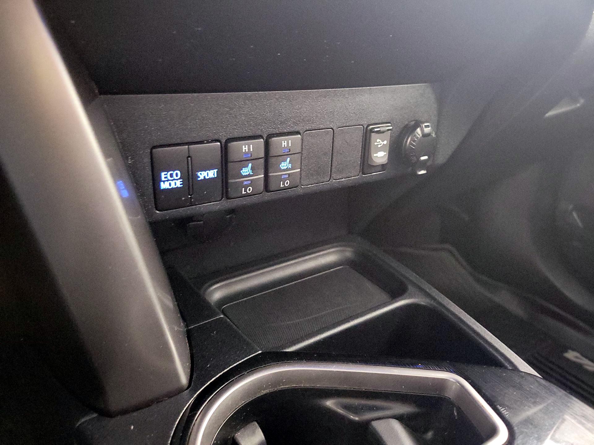 Thumbnail: 2018 Toyota RAV4 - 18