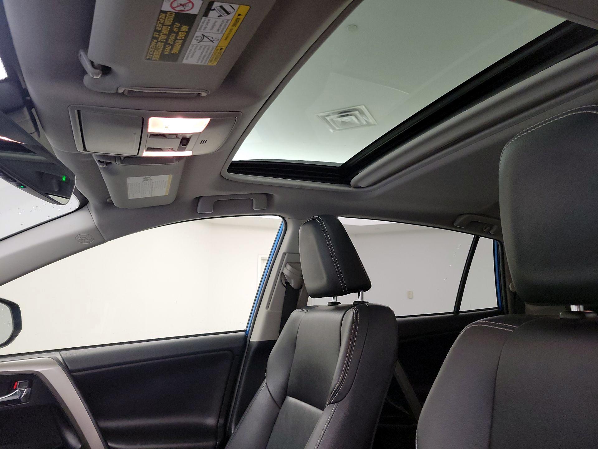 Thumbnail: 2018 Toyota RAV4 - 19