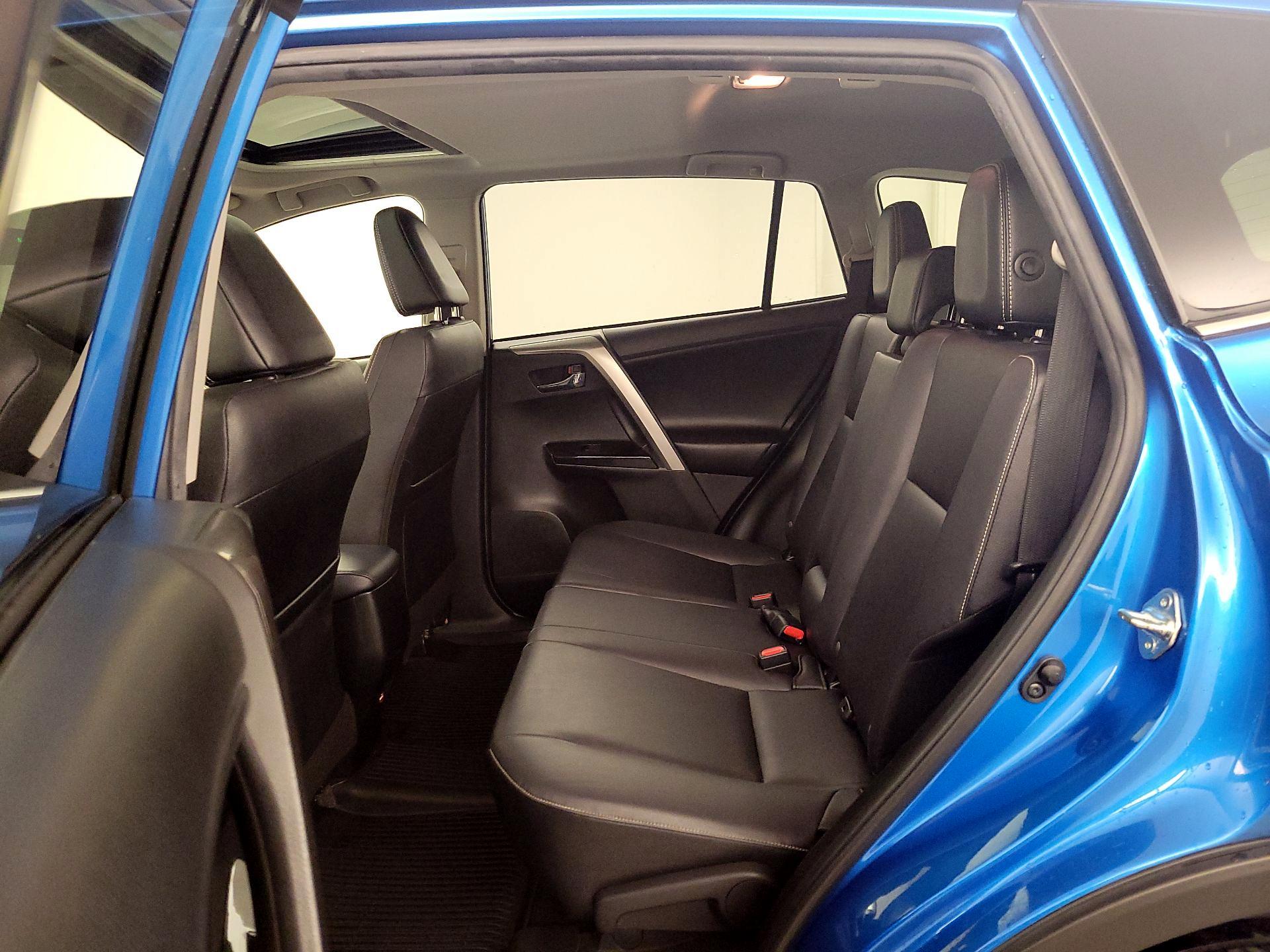 Thumbnail: 2018 Toyota RAV4 - 20