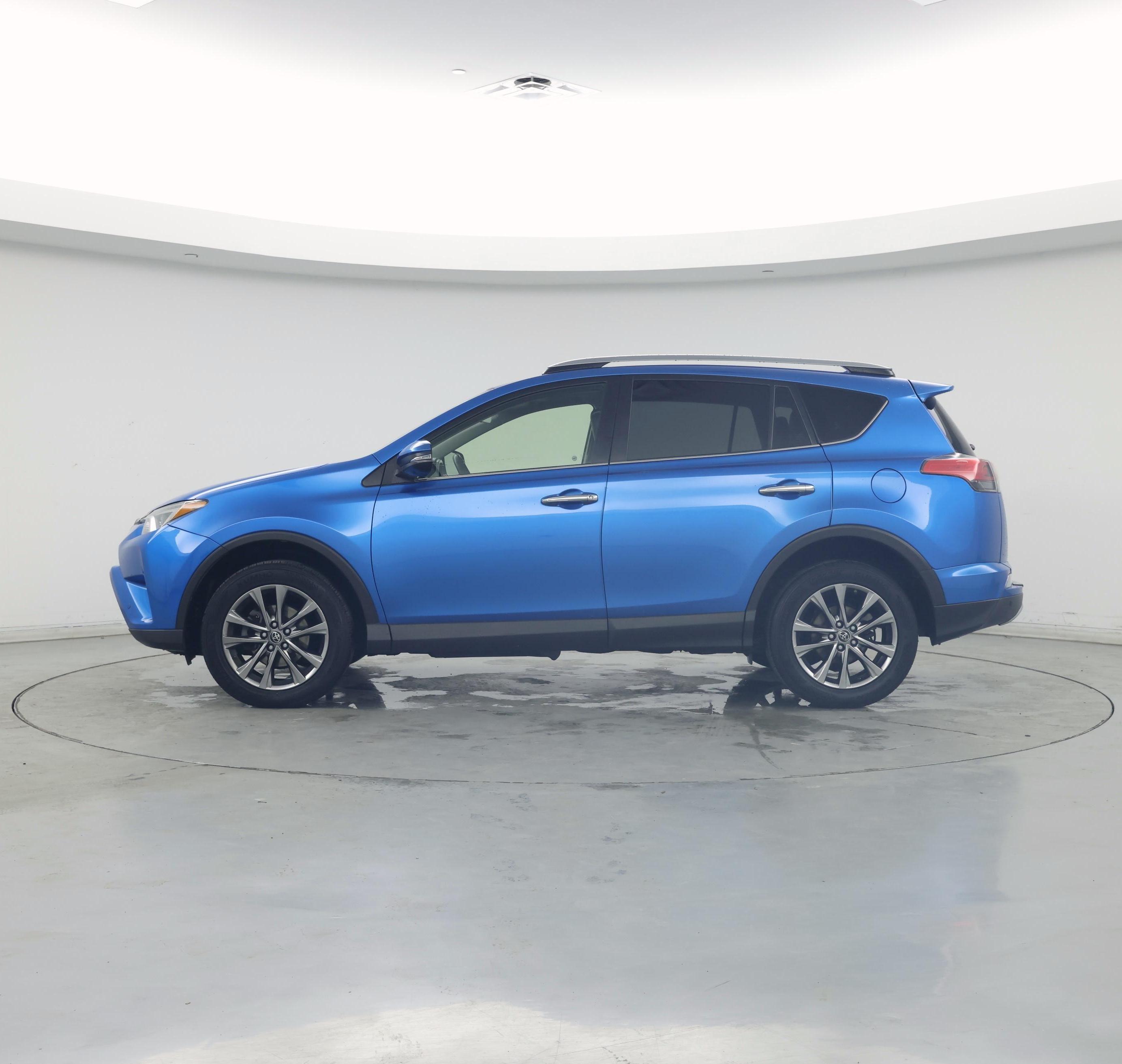 Thumbnail: 2018 Toyota RAV4 - 3