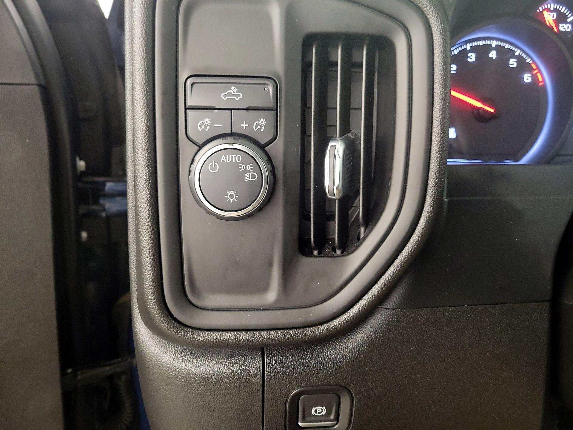 Thumbnail: 2020 Chevrolet Silverado 1500 - 13