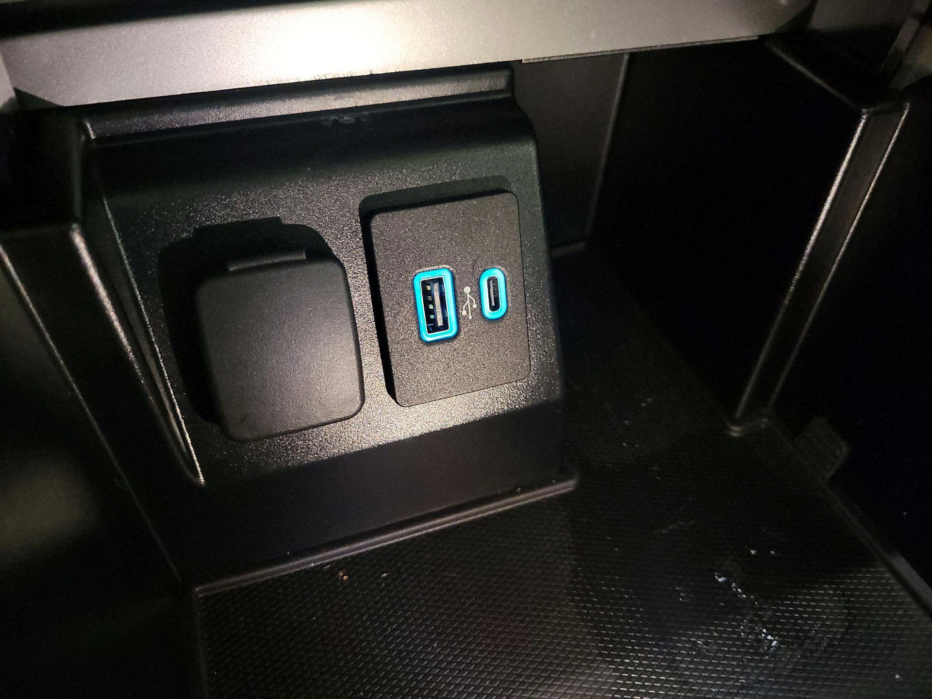 Thumbnail: 2020 Ford Explorer - 19