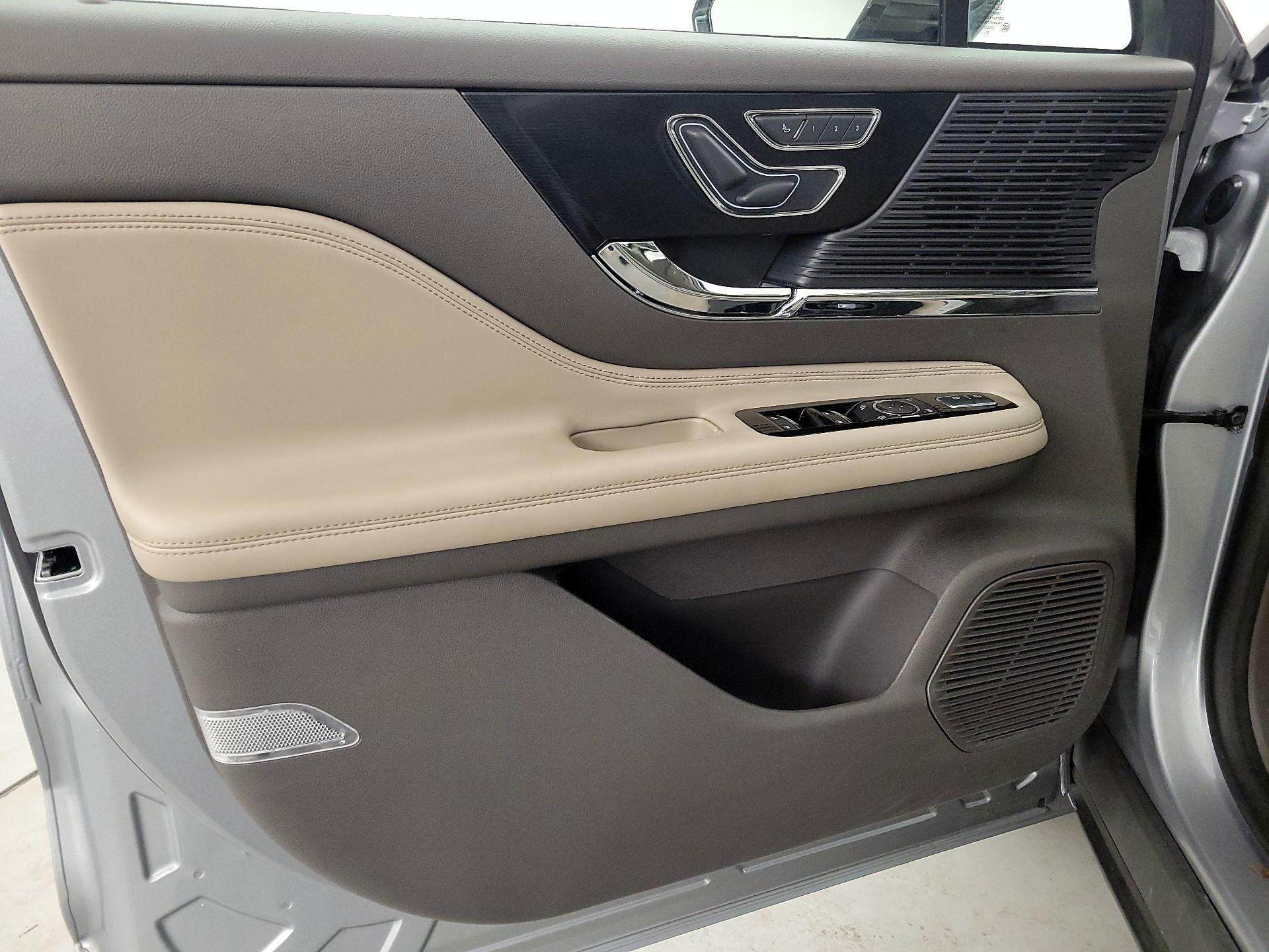 Thumbnail: 2021 Lincoln Corsair - 12