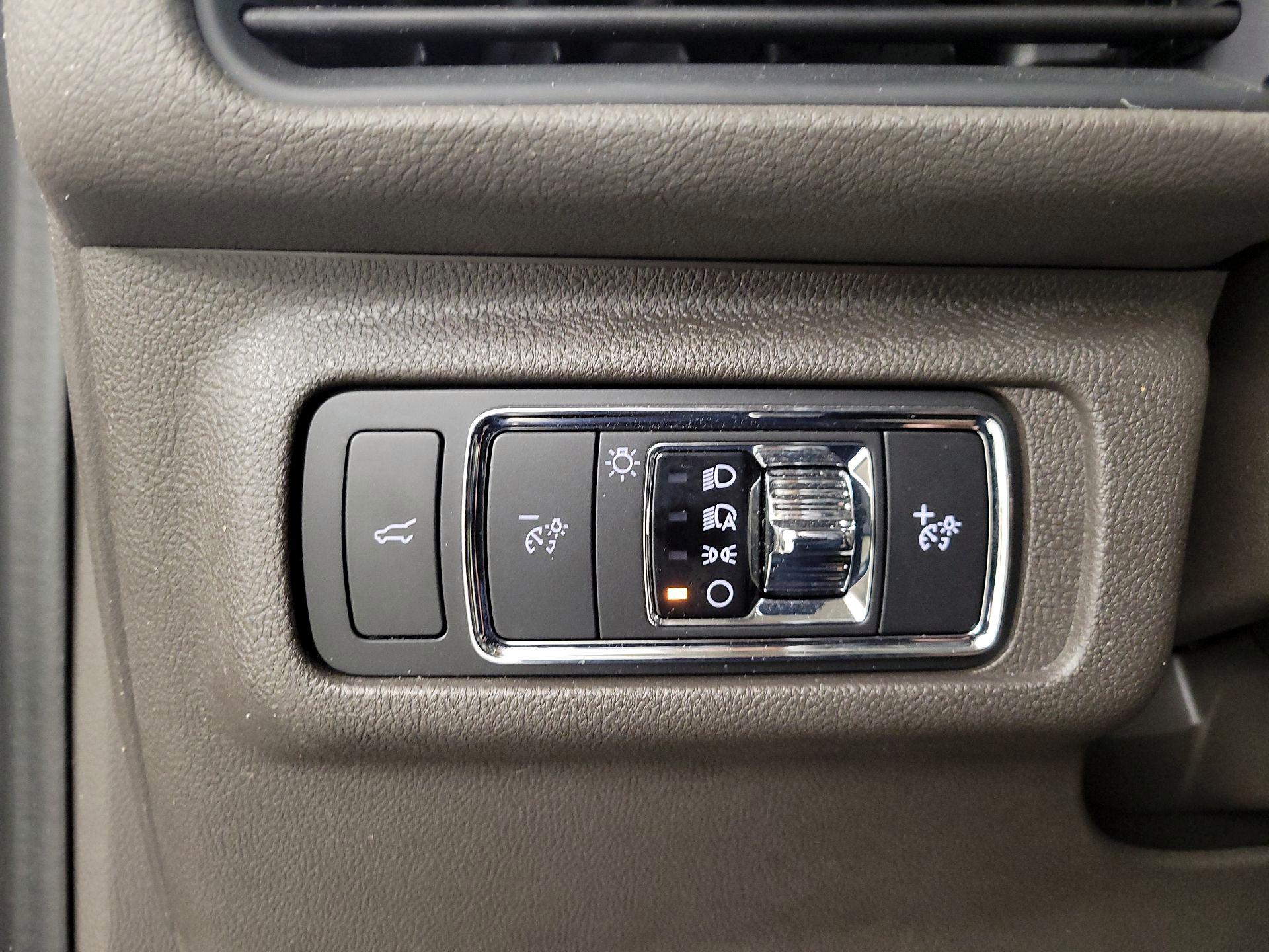 Thumbnail: 2021 Lincoln Corsair - 13