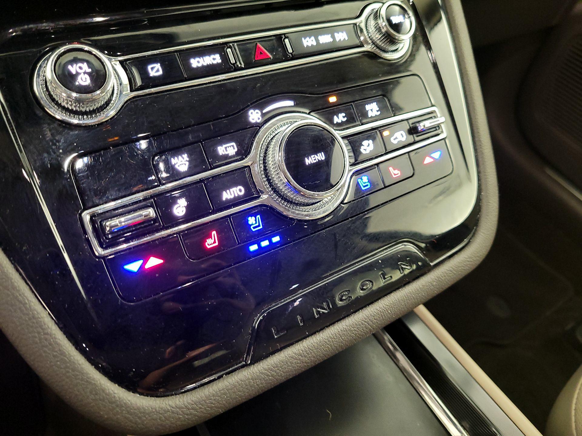 Thumbnail: 2021 Lincoln Corsair - 17