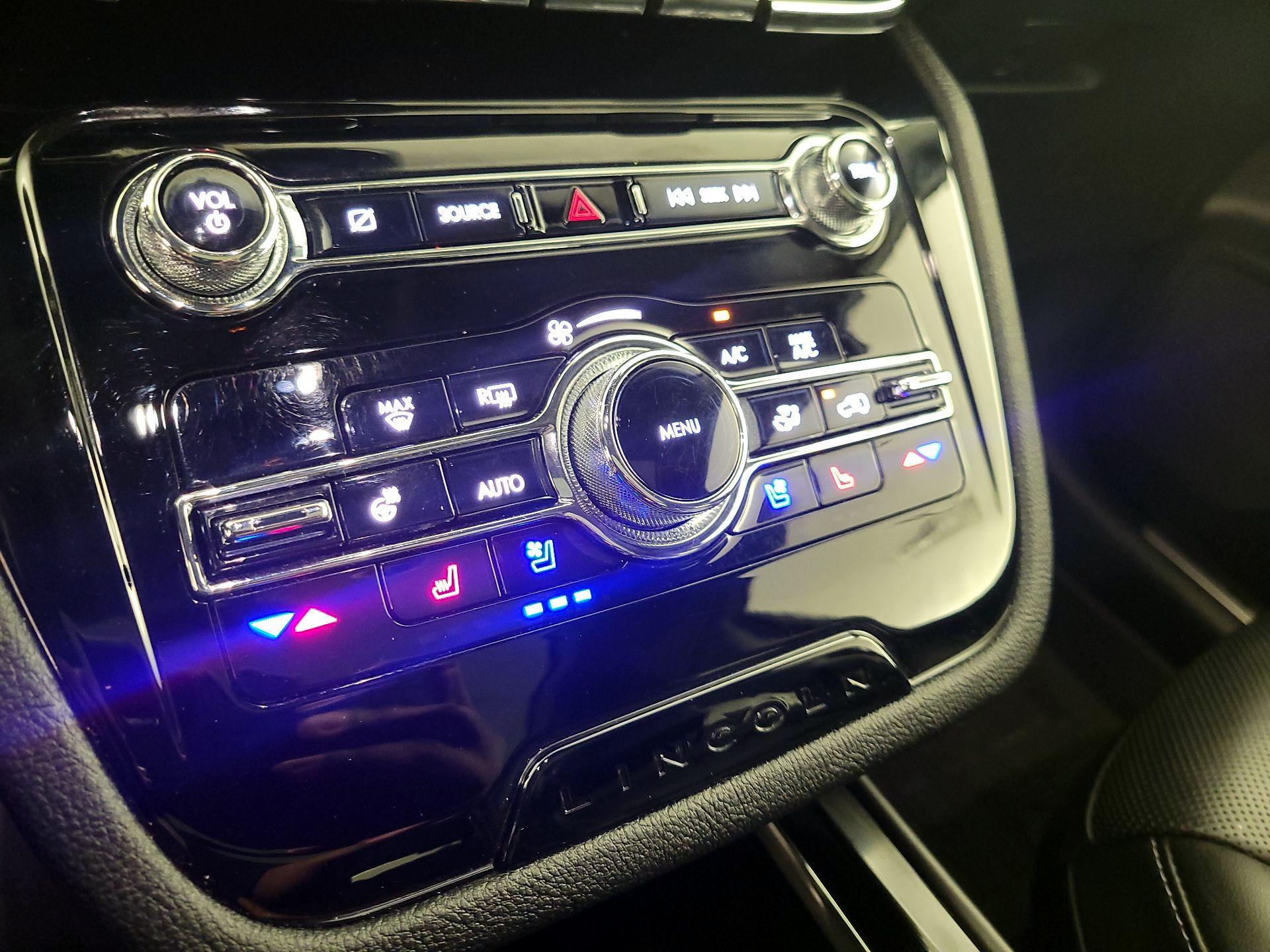 Thumbnail: 2021 Lincoln Corsair - 17