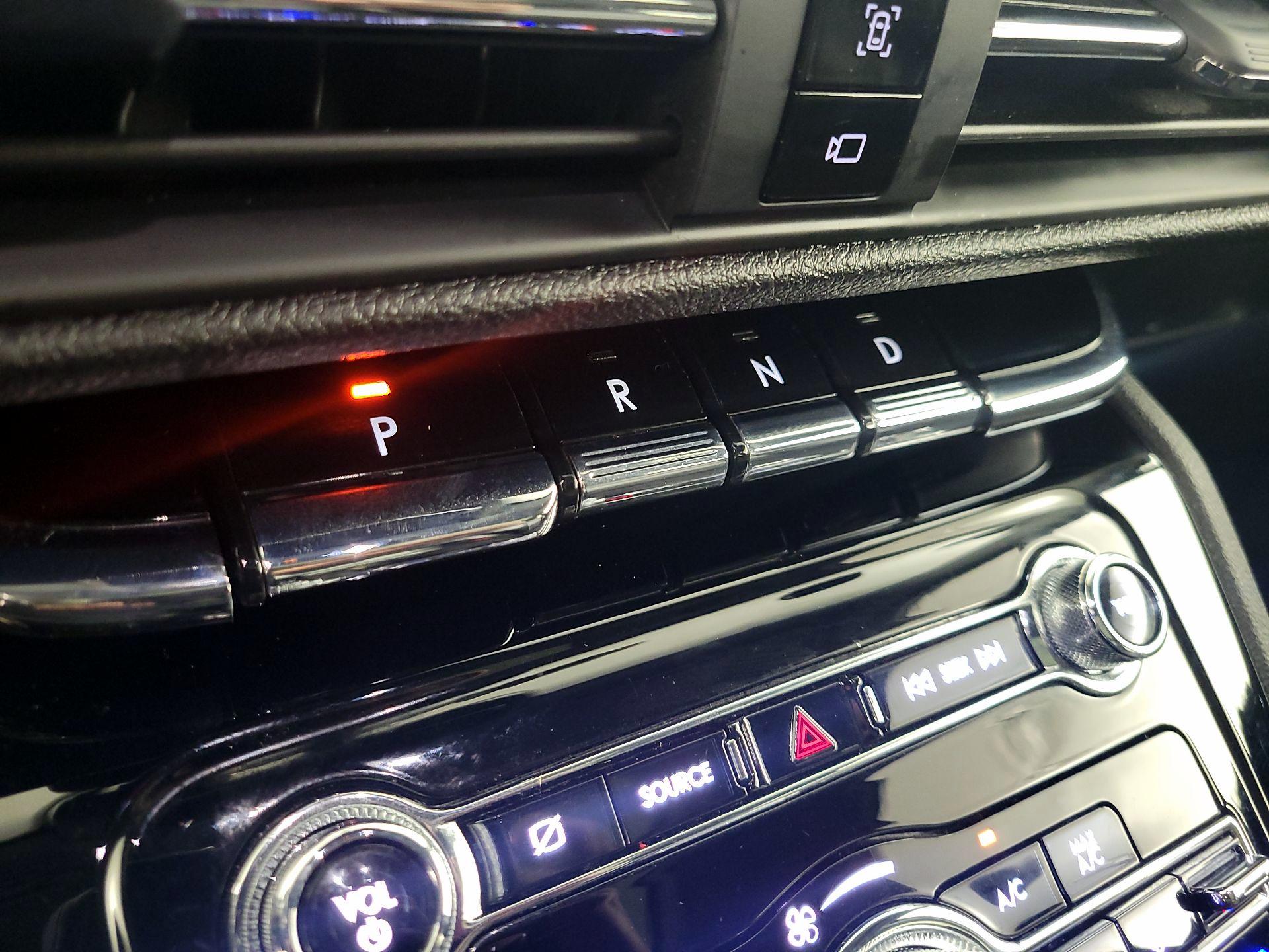 Thumbnail: 2021 Lincoln Corsair - 18