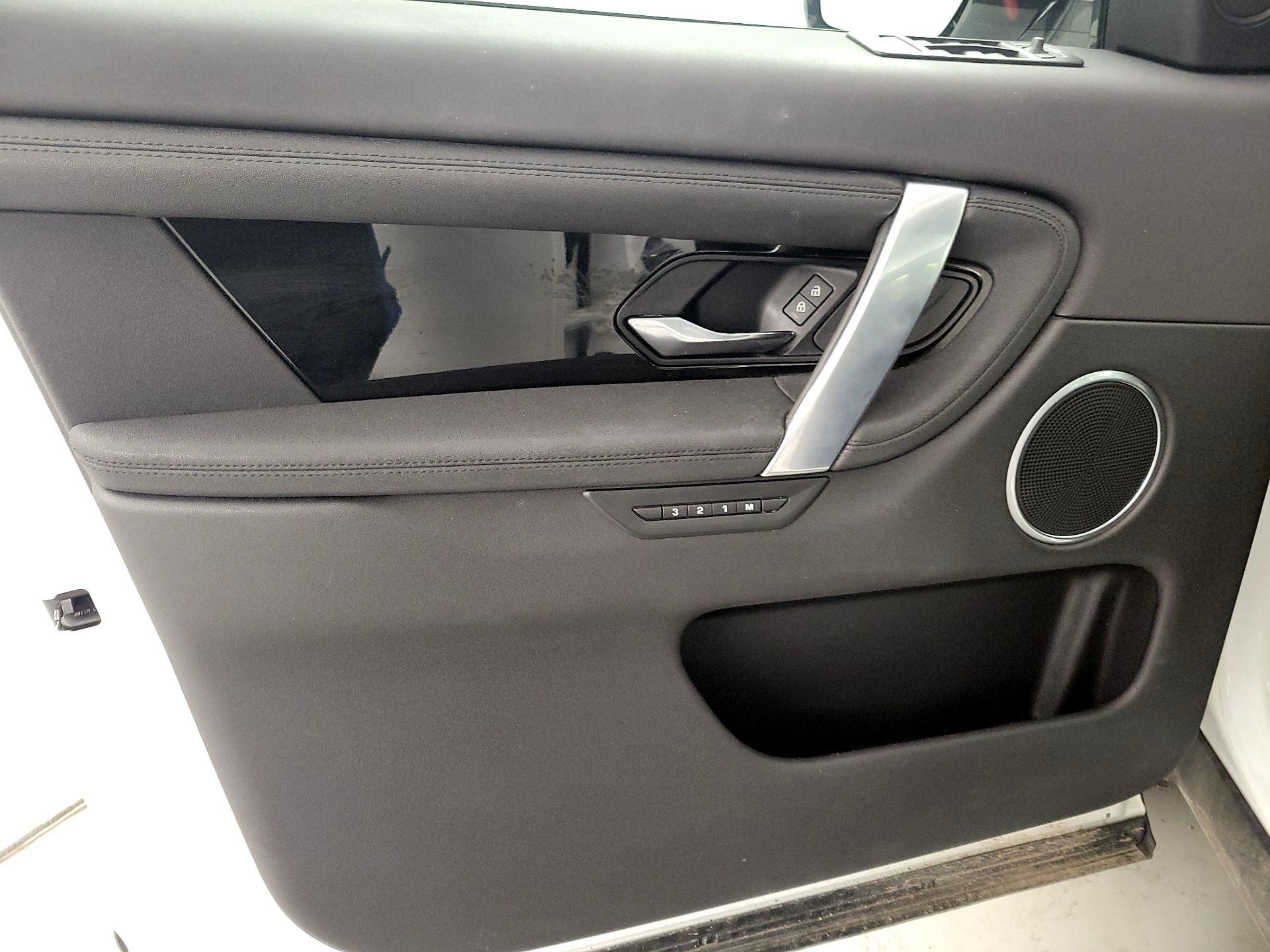 Thumbnail: 2021 Land Rover Discovery Sport - 12