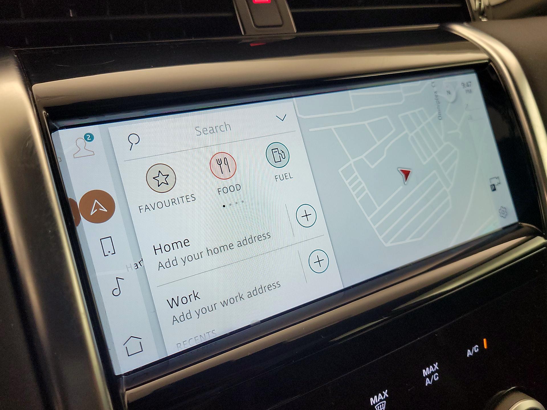 Thumbnail: 2021 Land Rover Discovery Sport - 14