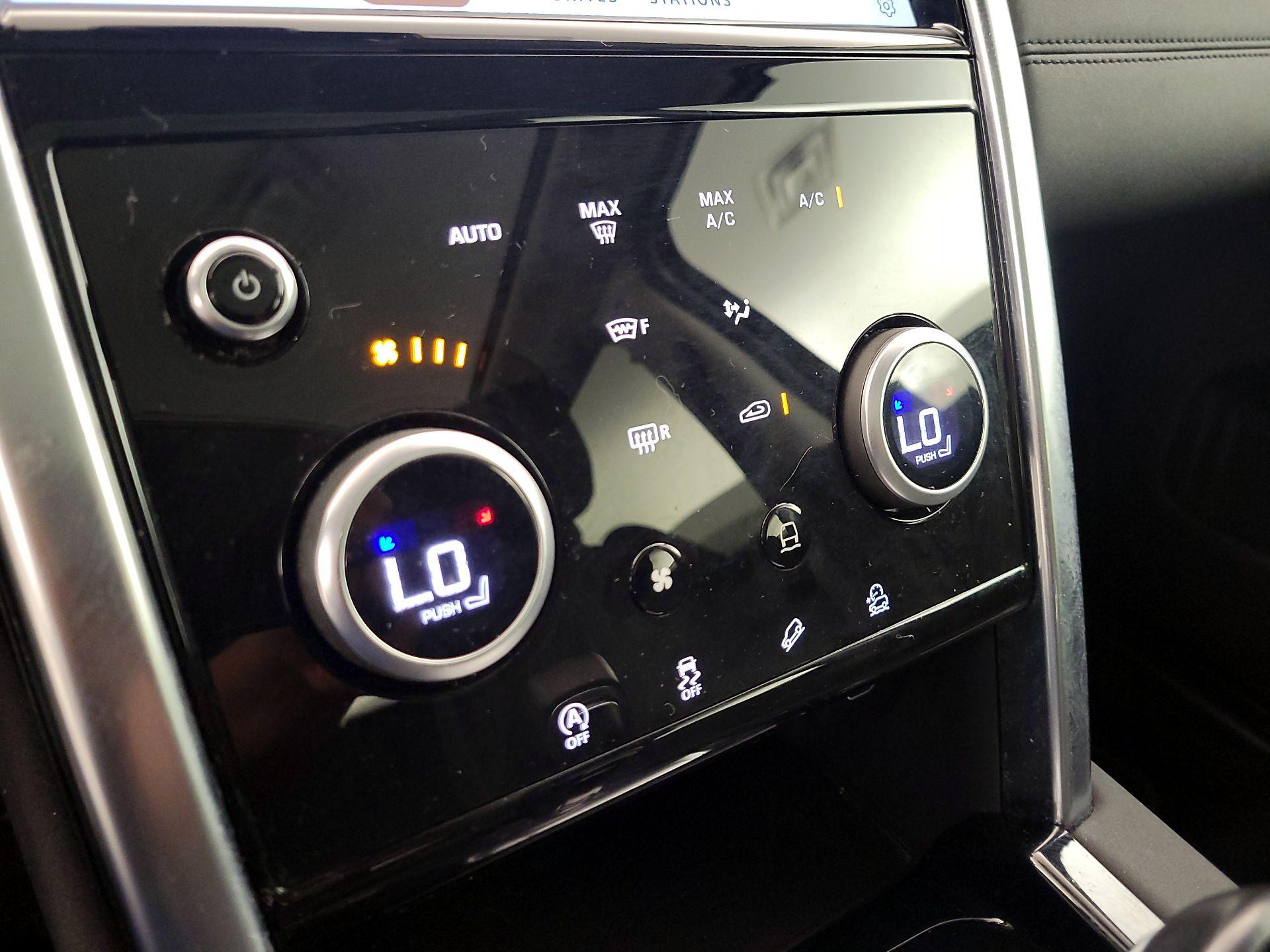 Thumbnail: 2021 Land Rover Discovery Sport - 17