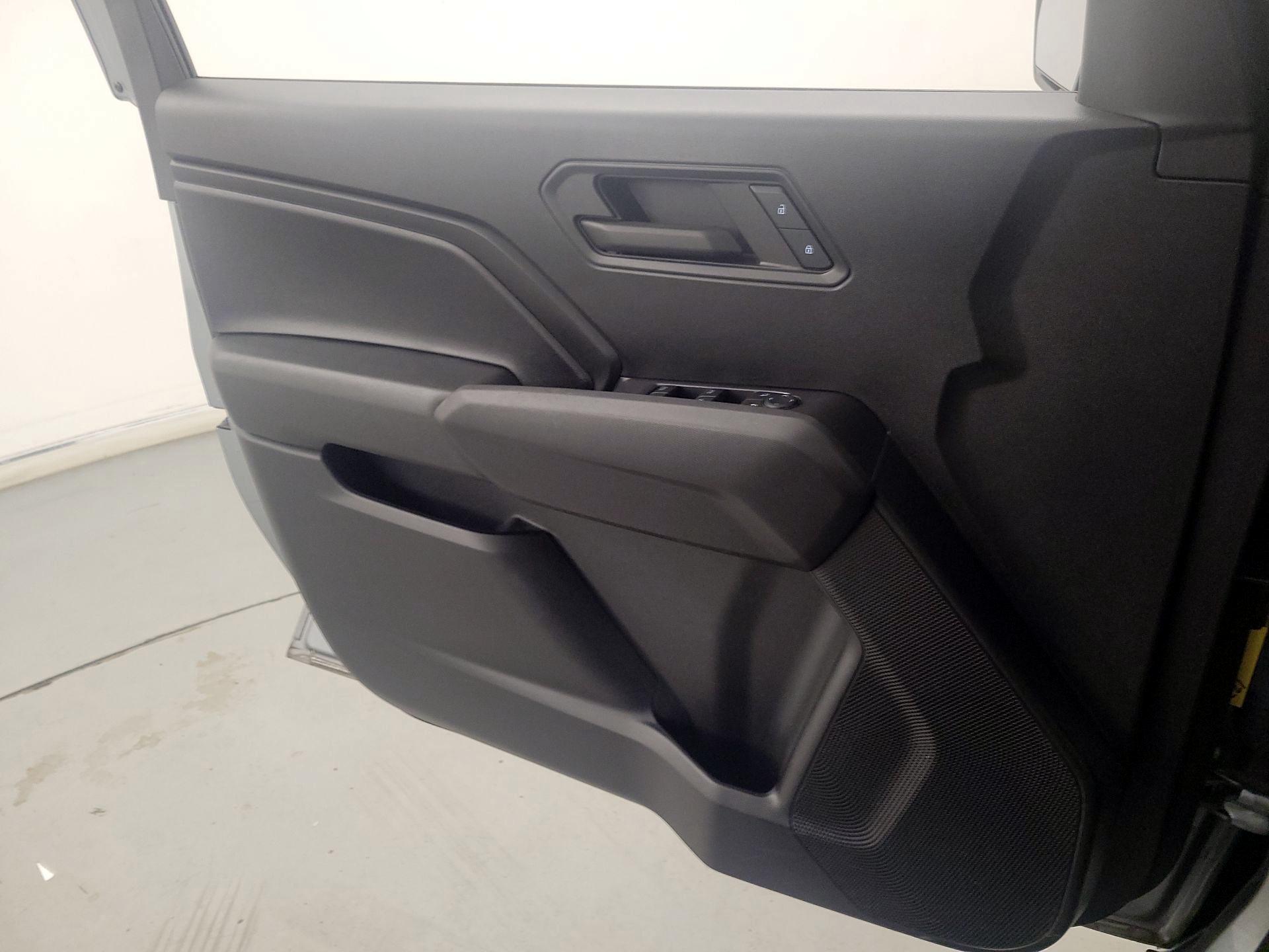 Thumbnail: 2023 Chevrolet Colorado - 12