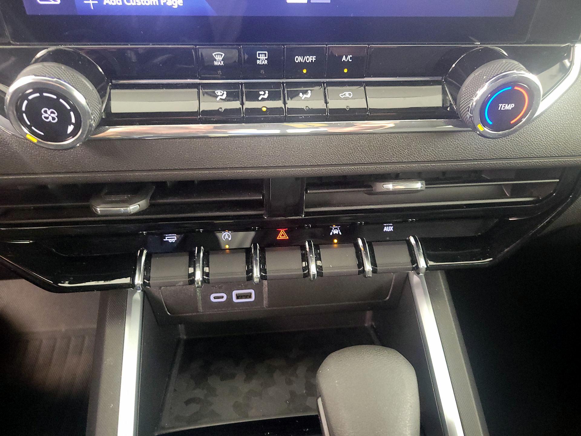 Thumbnail: 2023 Chevrolet Colorado - 17