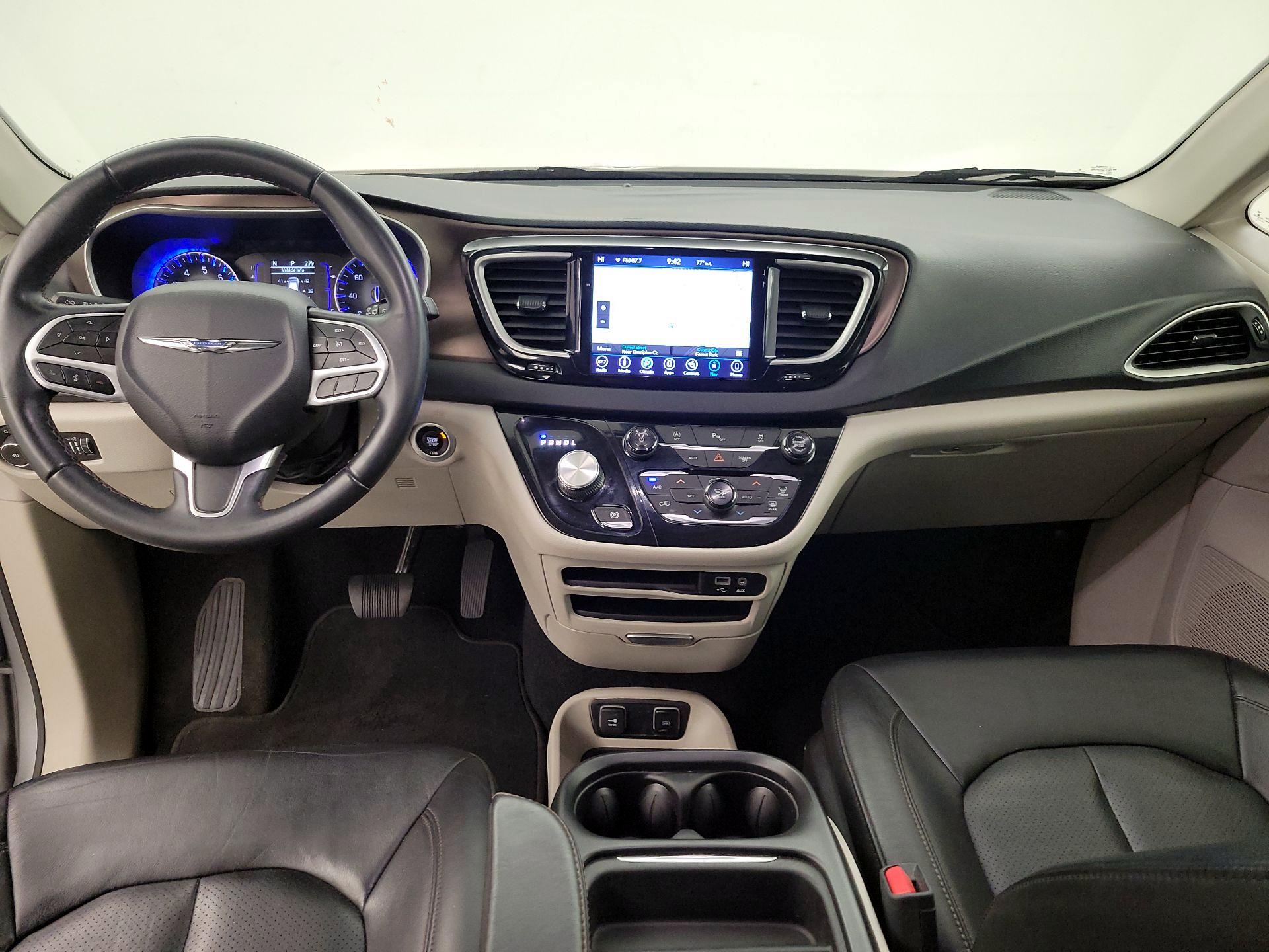 Thumbnail: 2018 Chrysler Pacifica - 9