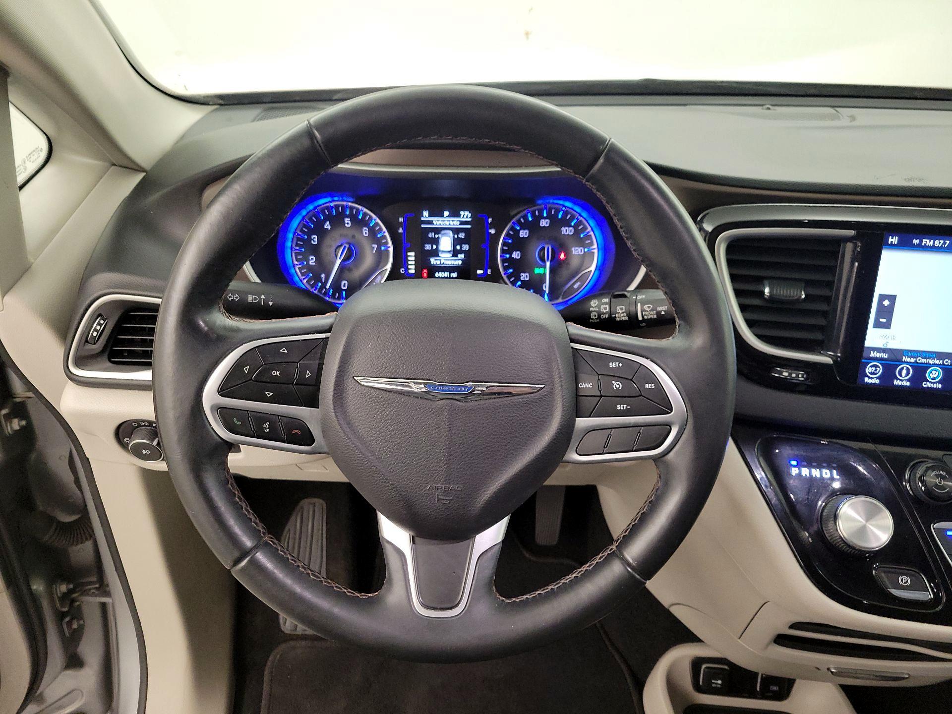 Thumbnail: 2018 Chrysler Pacifica - 10