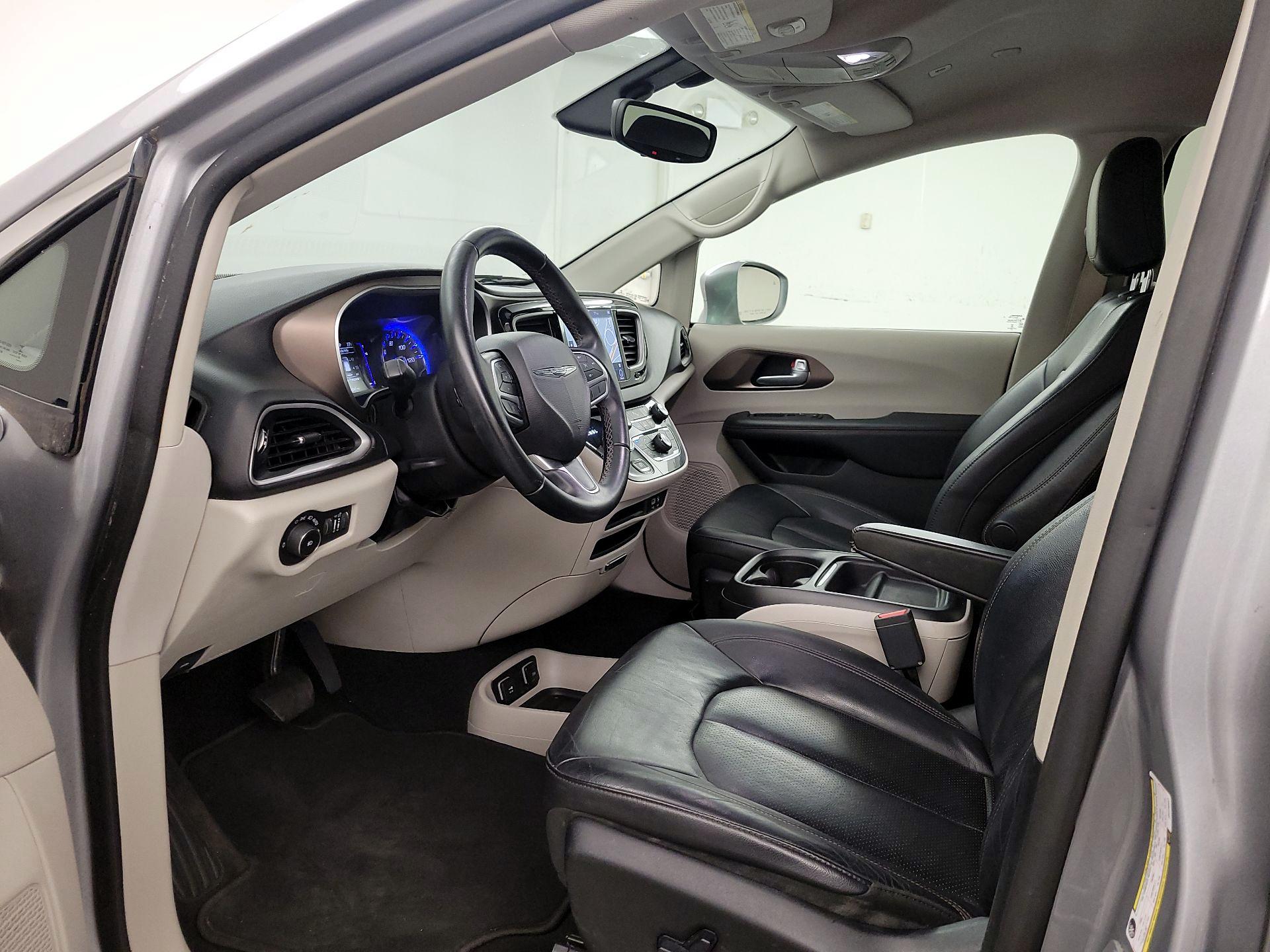 Thumbnail: 2018 Chrysler Pacifica - 11