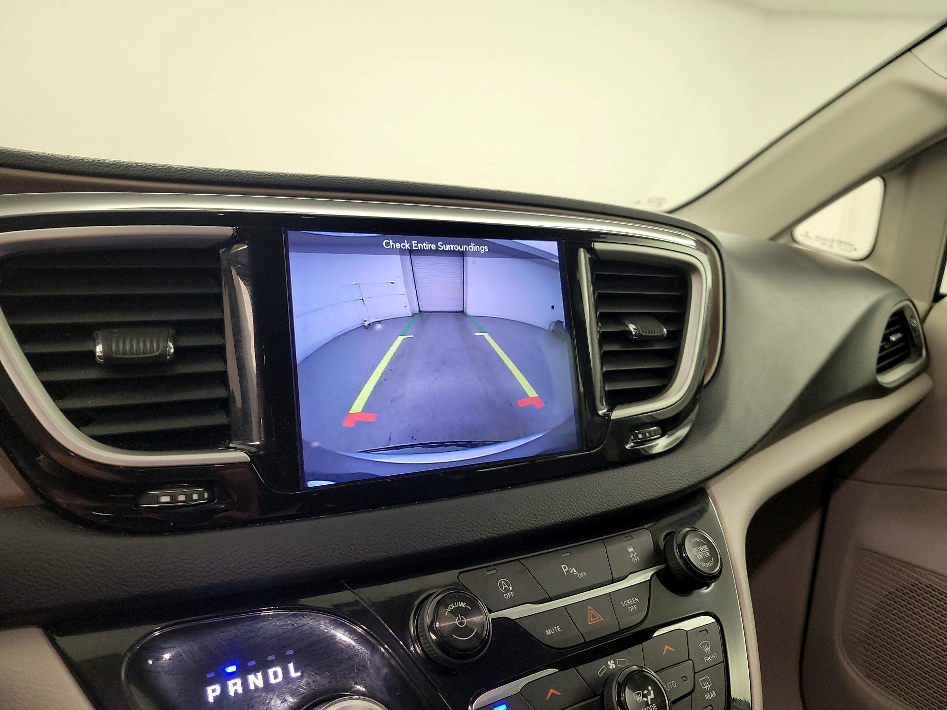 Thumbnail: 2018 Chrysler Pacifica - 15