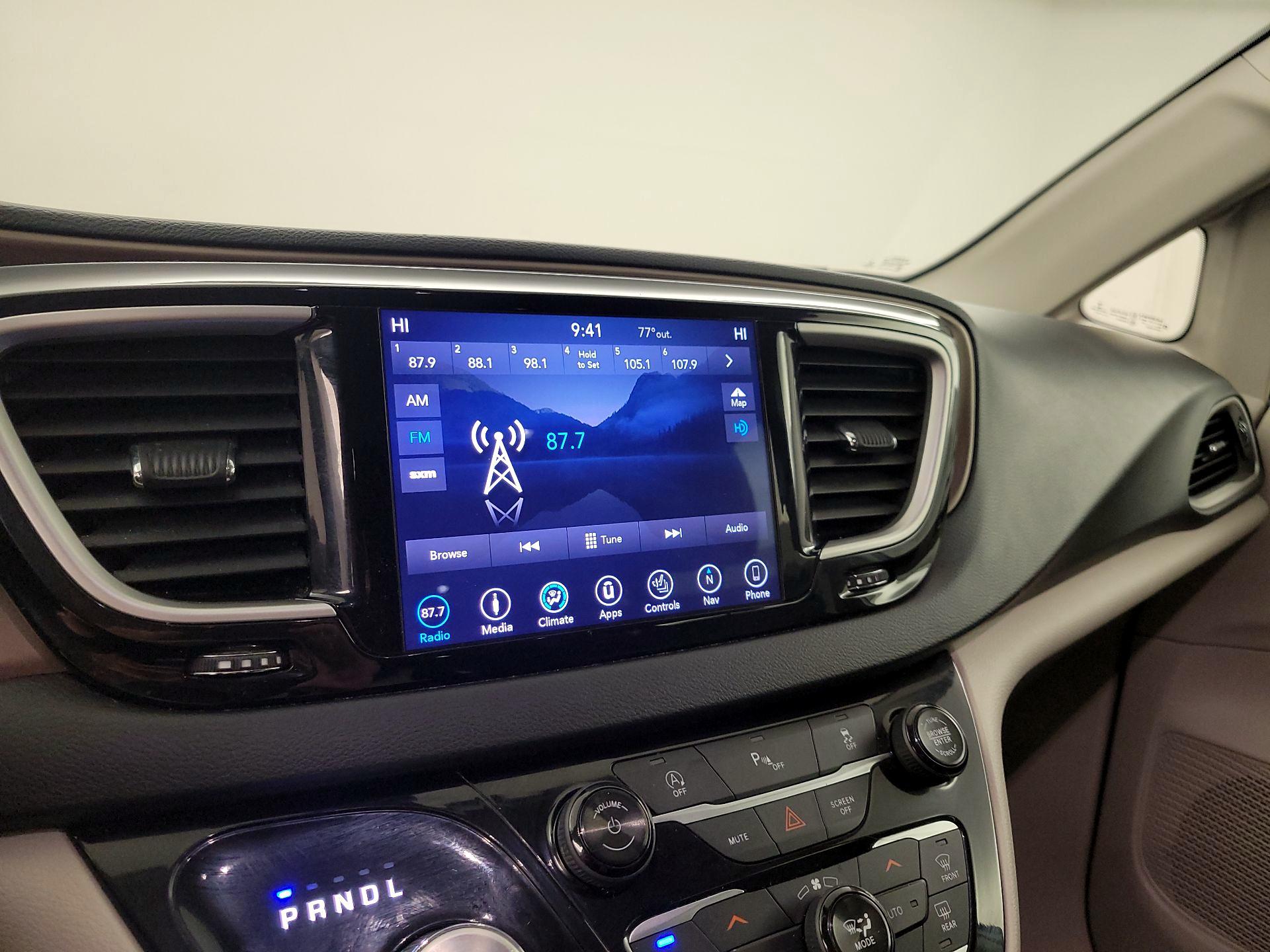 Thumbnail: 2018 Chrysler Pacifica - 16